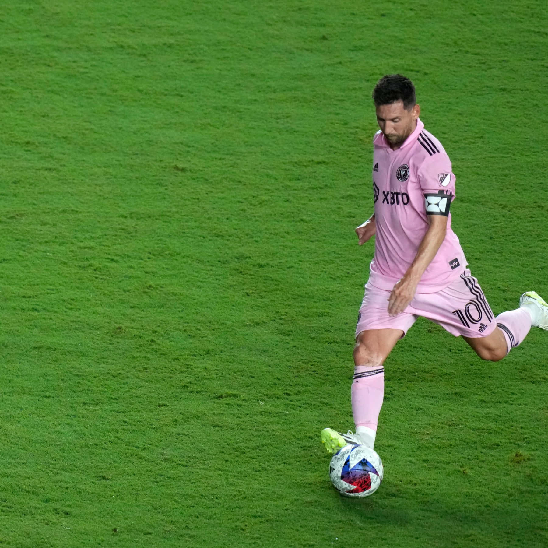 Messi, Inter Miami, pink uniform, HD Desktop Wallpaper