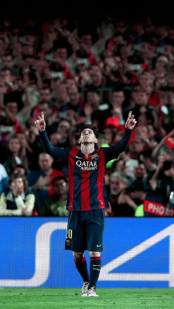 Messi iPhone, red and blue striped jersey, packed stadium, SD Phone Wallpaper