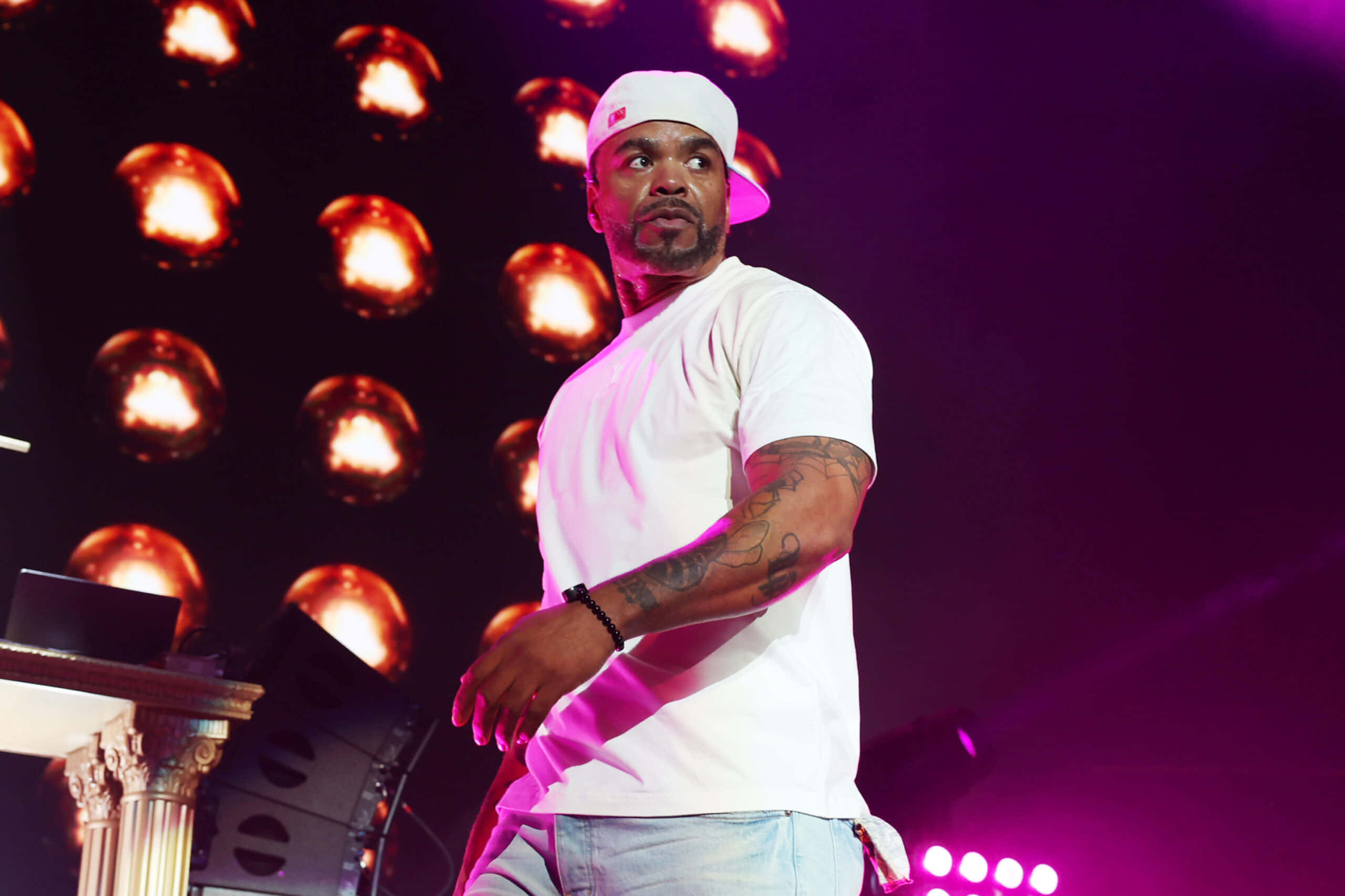Method Man, stage, glowing spherical lights, 2K Desktop Wallpaper
