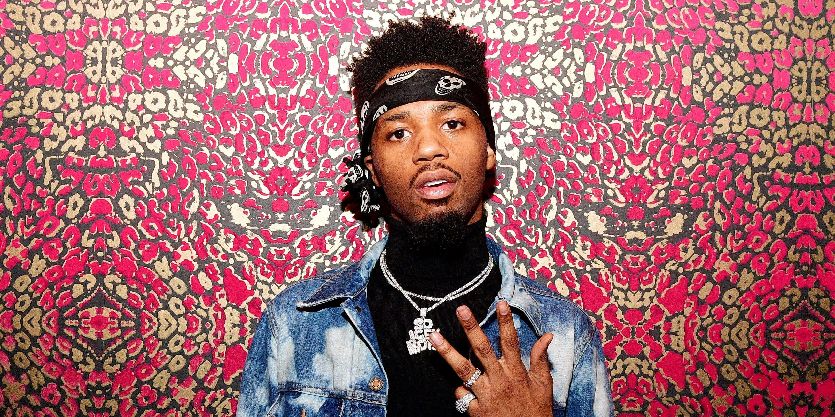 Metro Boomin, pink and beige patterned wallpaper, bandana, 2K Desktop Wallpaper