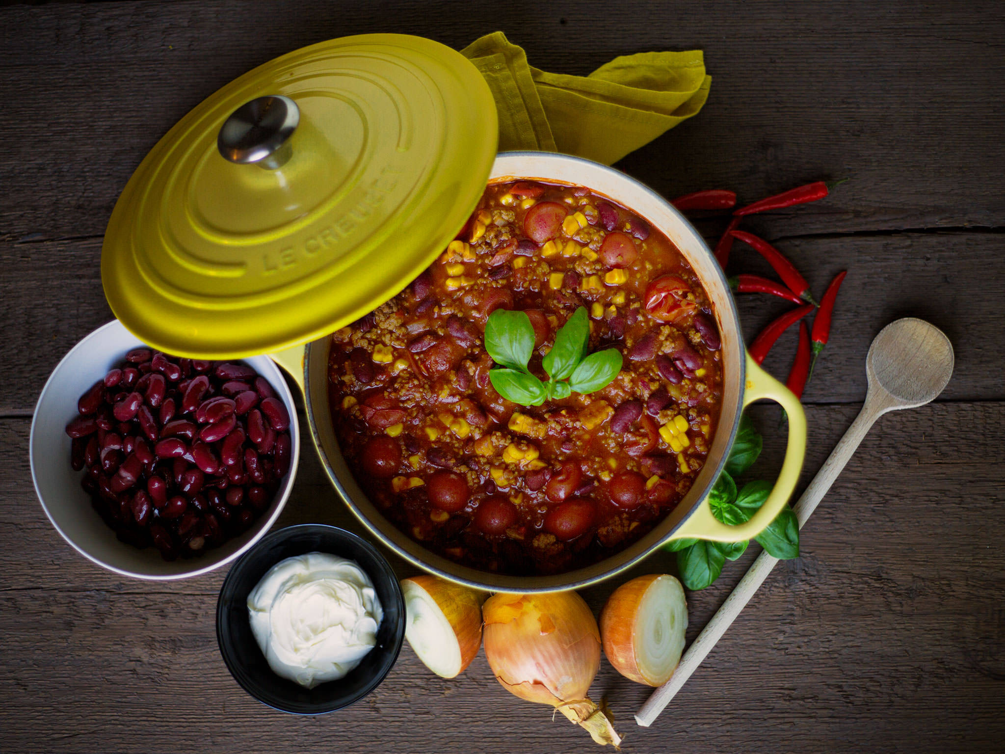 chili con carne with red beans, steaming pot, rich chili, Full HD Desktop Wallpaper