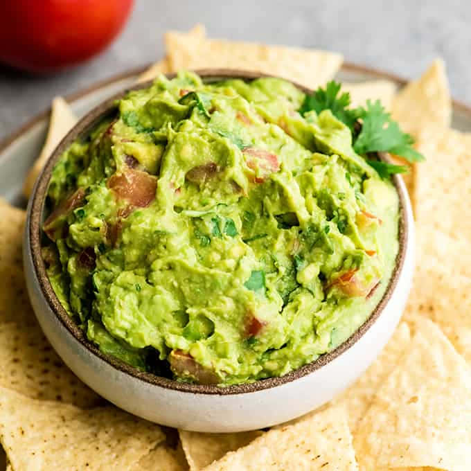 guacamole, ceramic bowl, tortilla chips, SD Desktop Wallpaper