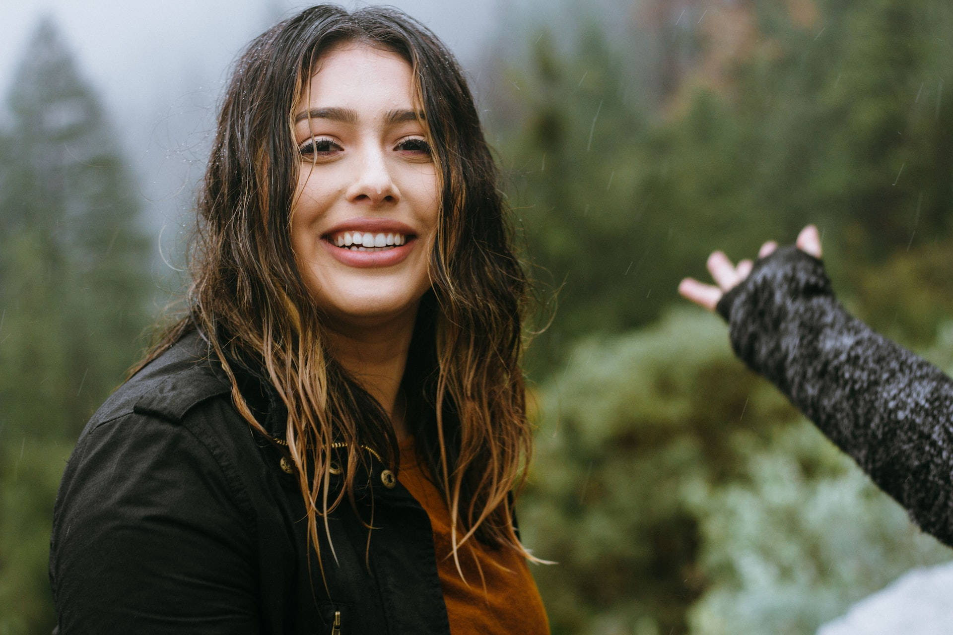 Mexican Girl, rain, wet hair, Full HD Desktop Wallpaper