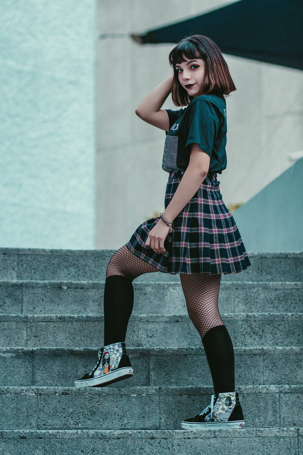 Mexican Girl Stairs, plaid skirt, fishnet tights, HD Phone Wallpaper