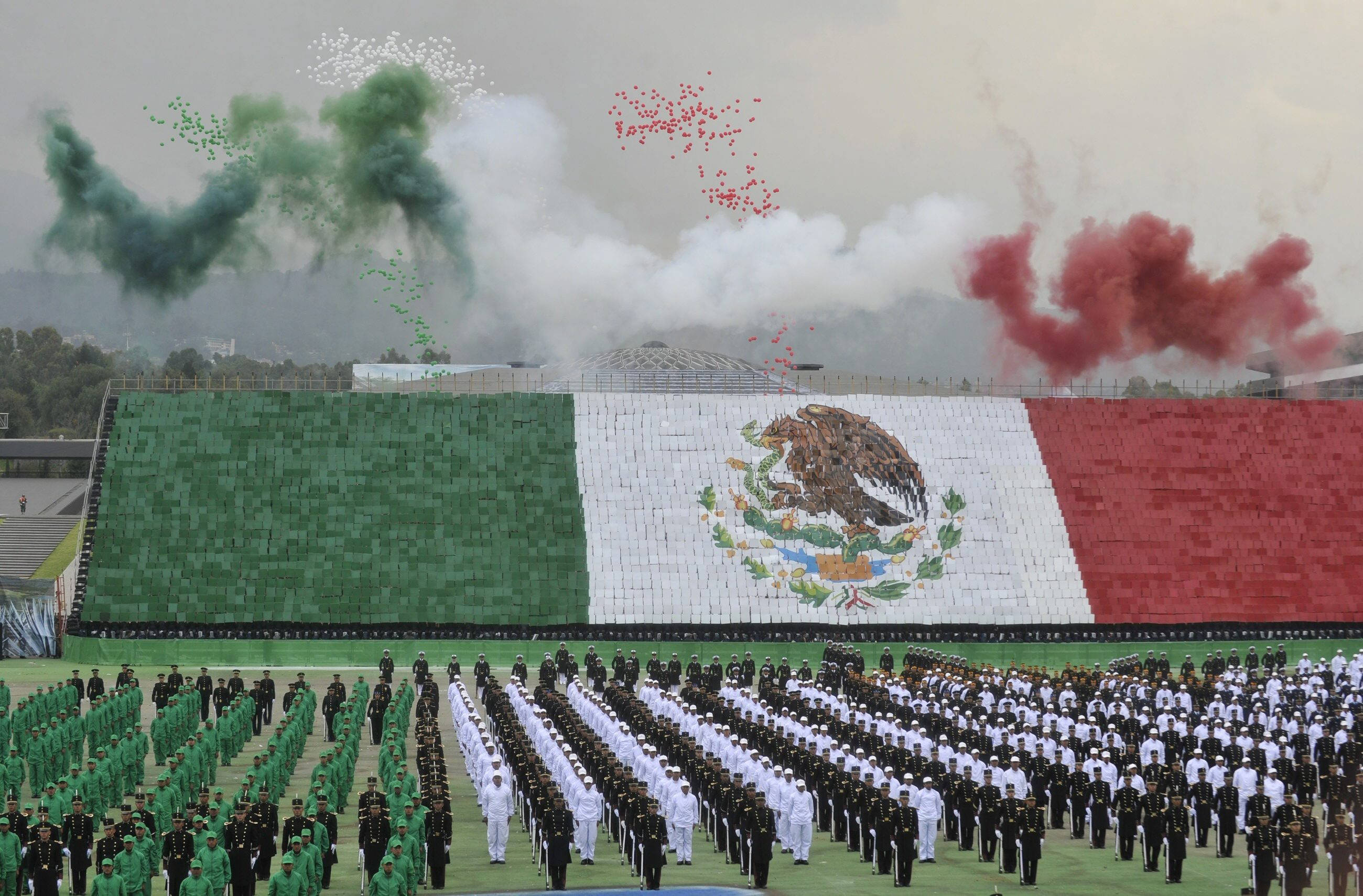 Mexico flag, military parade, soldiers in uniform, 2K Desktop Wallpaper