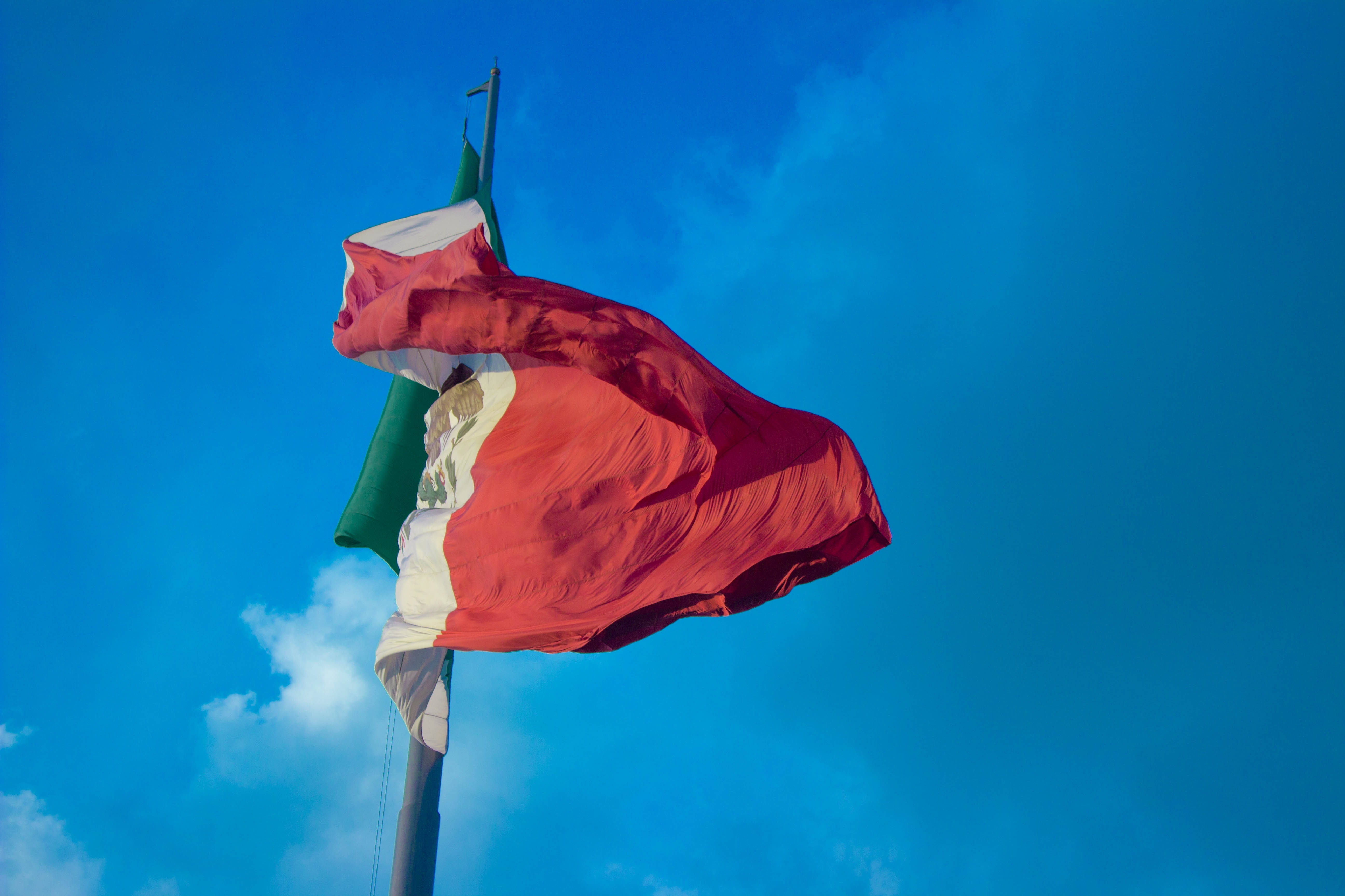 Mexico flag, vibrant, blue sky, 5K Desktop Wallpaper