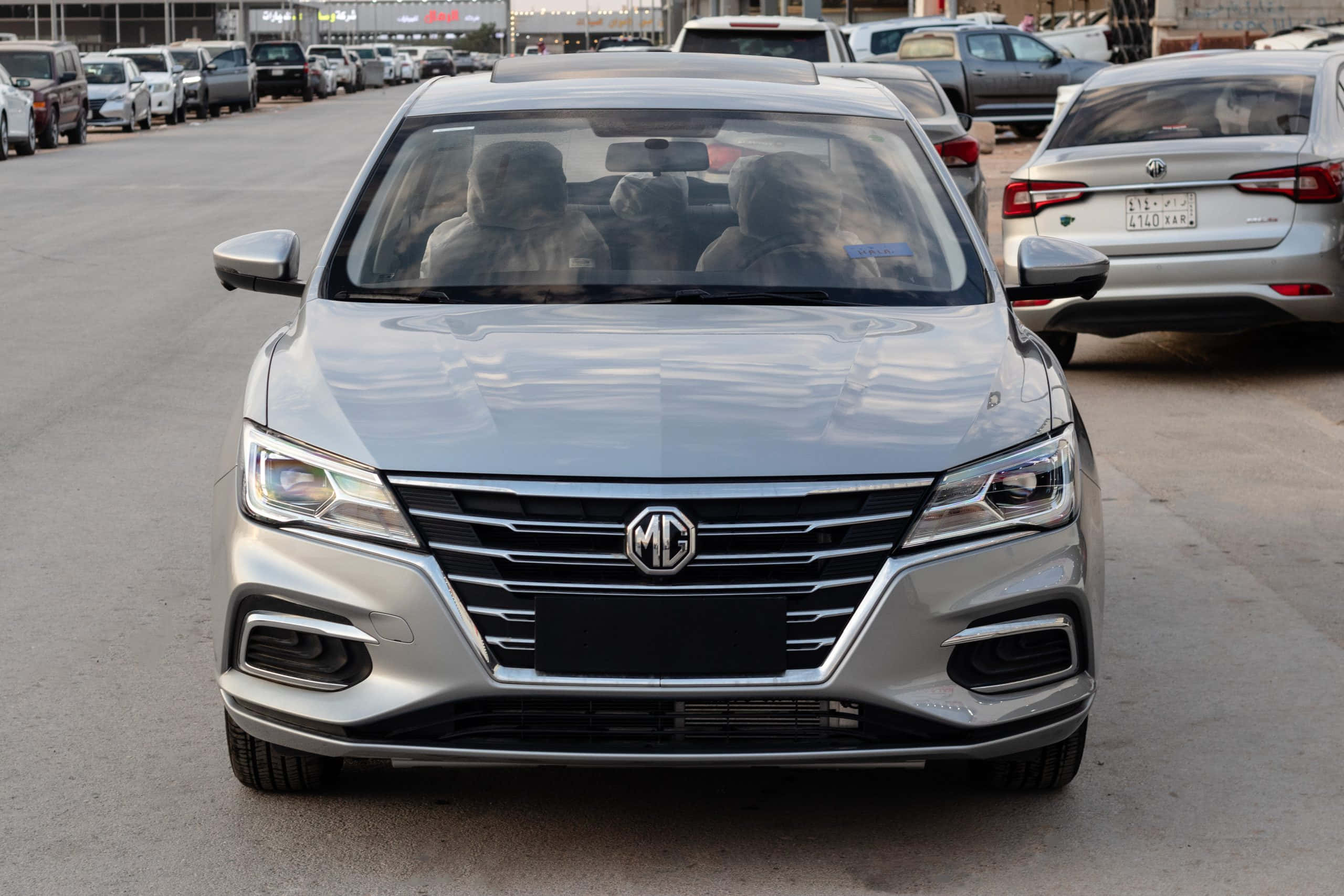 silver M G5 Sedan, MG, urban lot, 2K Desktop Wallpaper