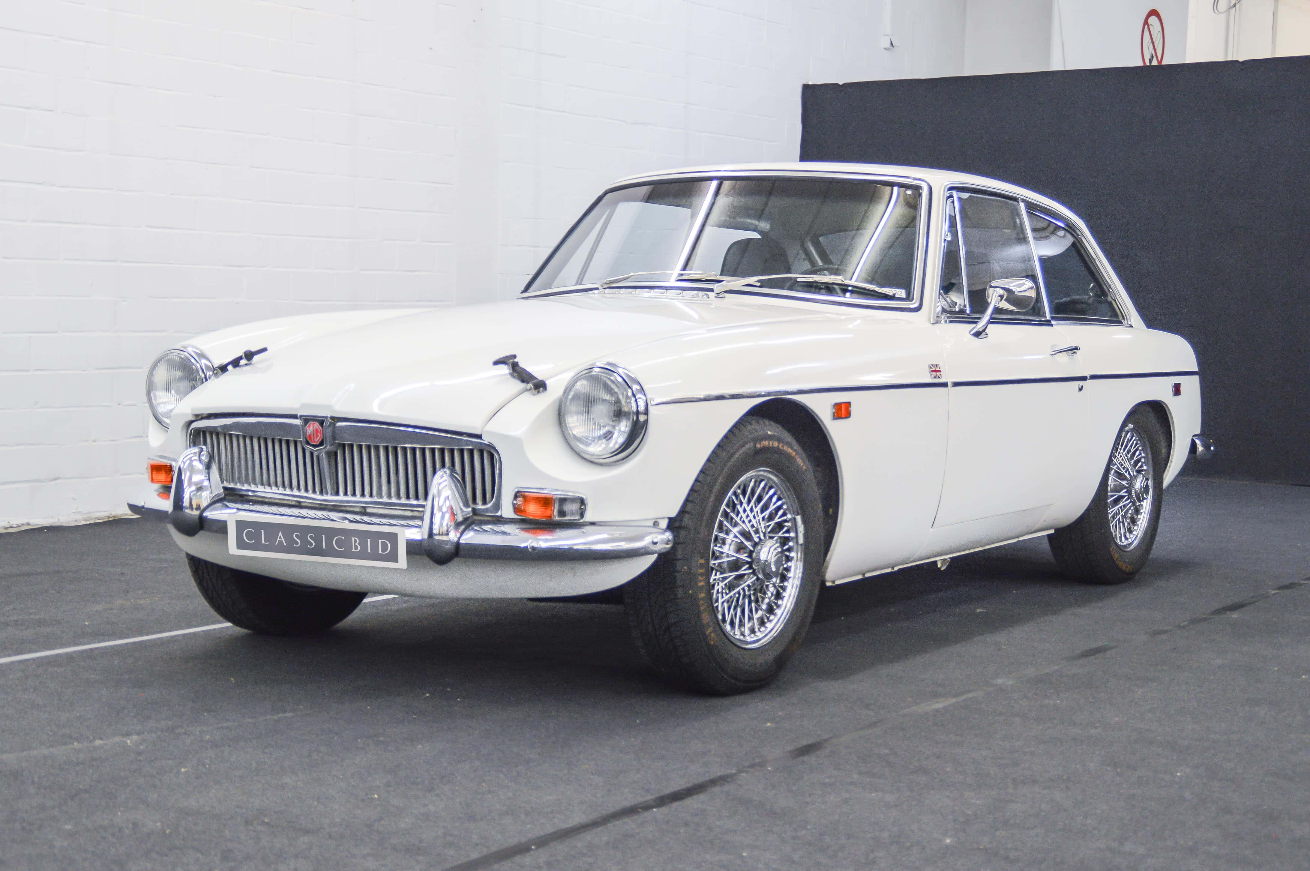 MG GT, white, chrome accents, 4K Desktop Wallpaper