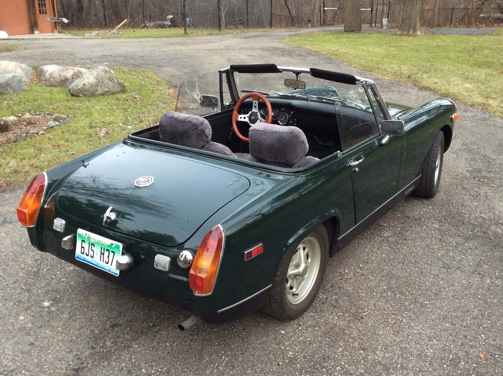 MG Midget, vintage green convertible sports car, gravel driveway, HD Desktop Wallpaper