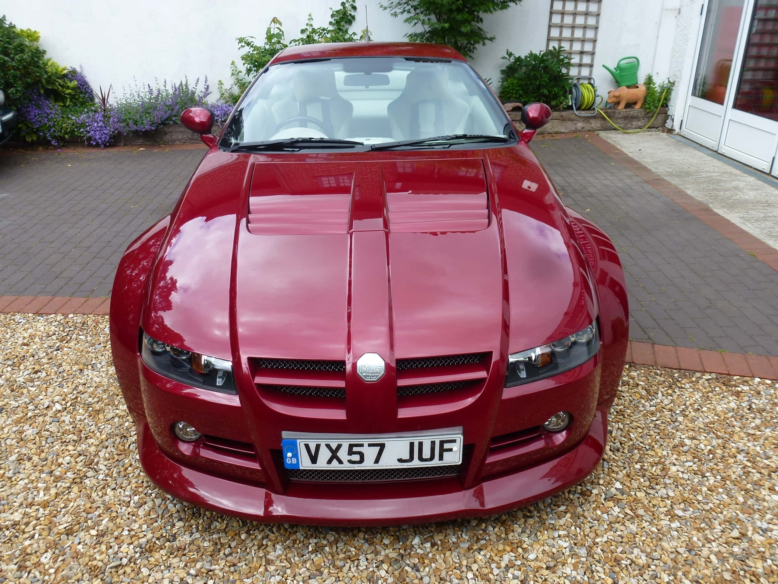 MG Xpower SV, glossy red, hood scoop, 2K Desktop Wallpaper