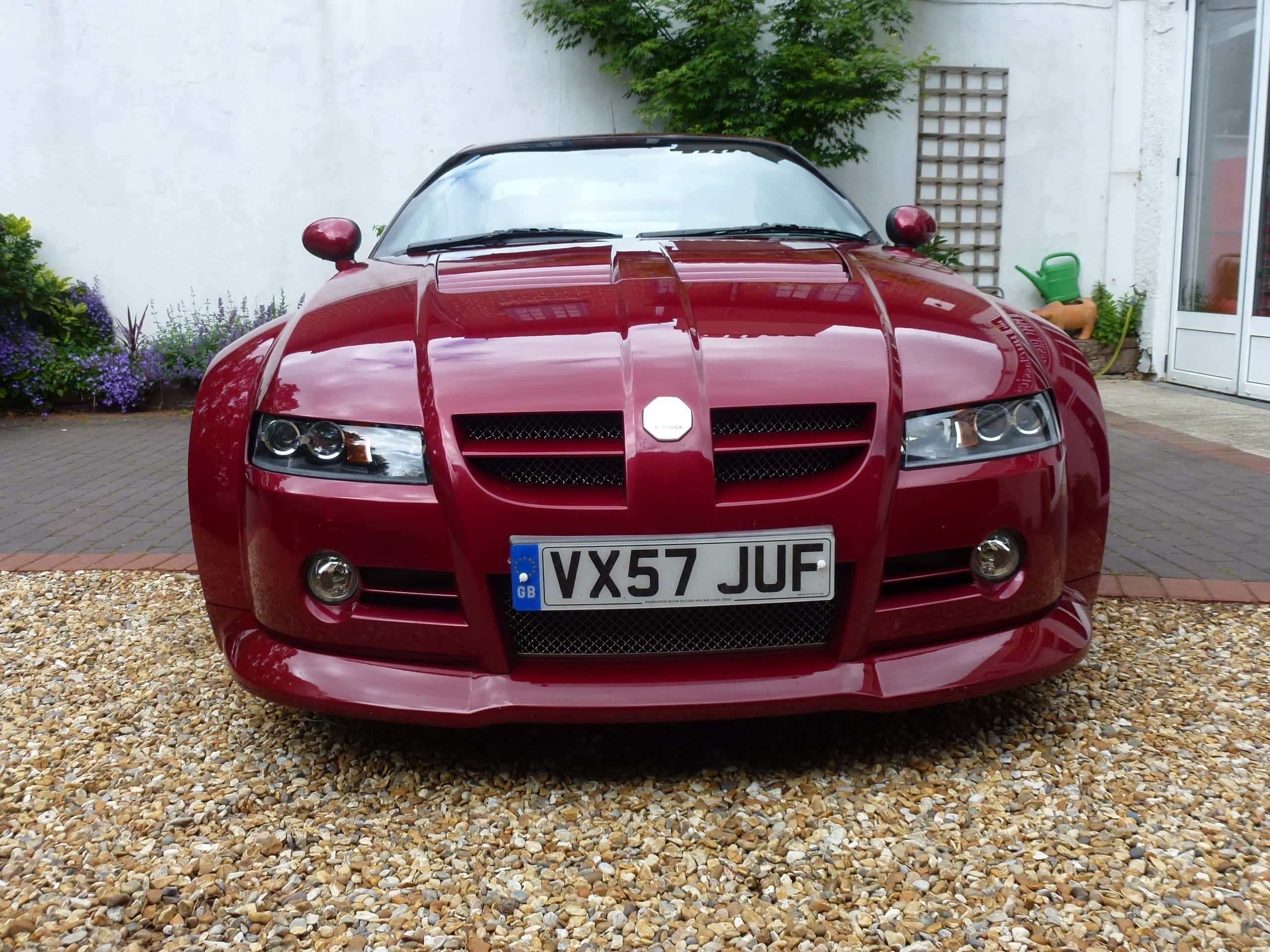 MG XPower SV, glossy red, sleek front grille, 2K Desktop Wallpaper