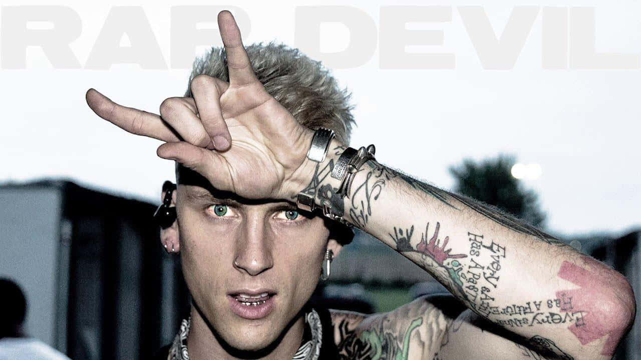 MGK, green eyes, blonde hair, HD Desktop Wallpaper