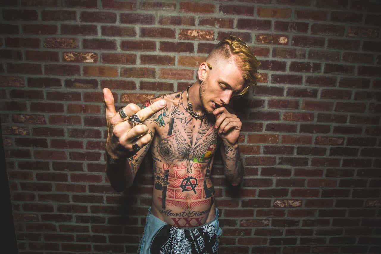 Mgk, tattooed man, bleached hair, HD Desktop Wallpaper