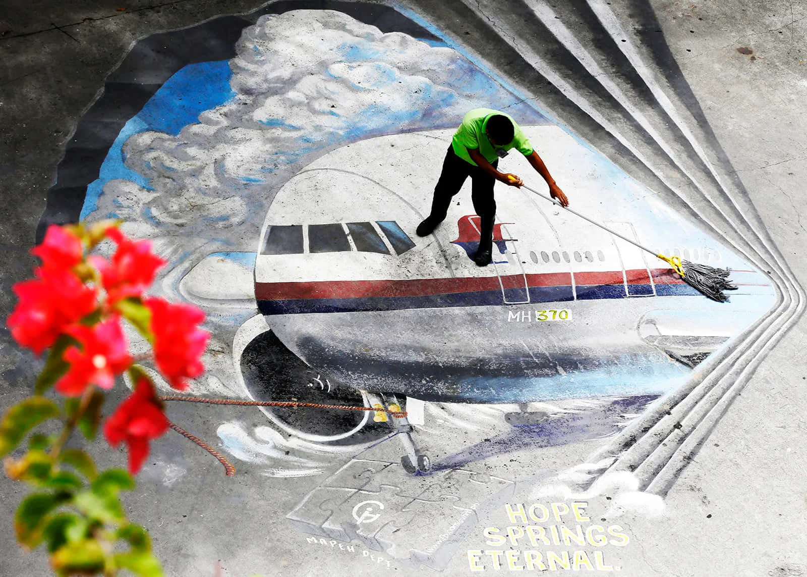 Mh370, street mural, man mopping, HD Desktop Wallpaper