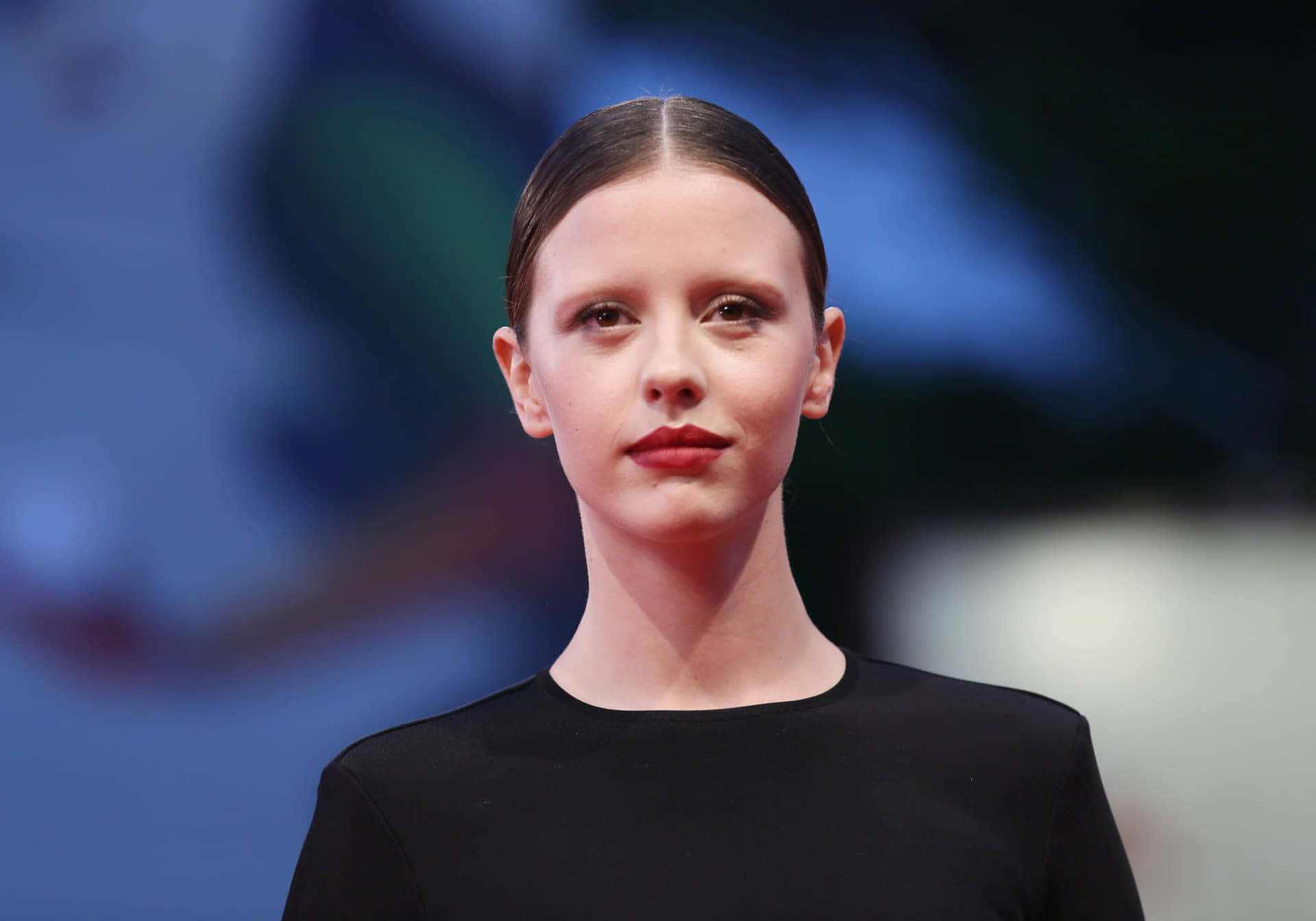 Mia Goth, red carpet look, slicked-back hair, Full HD Desktop Wallpaper