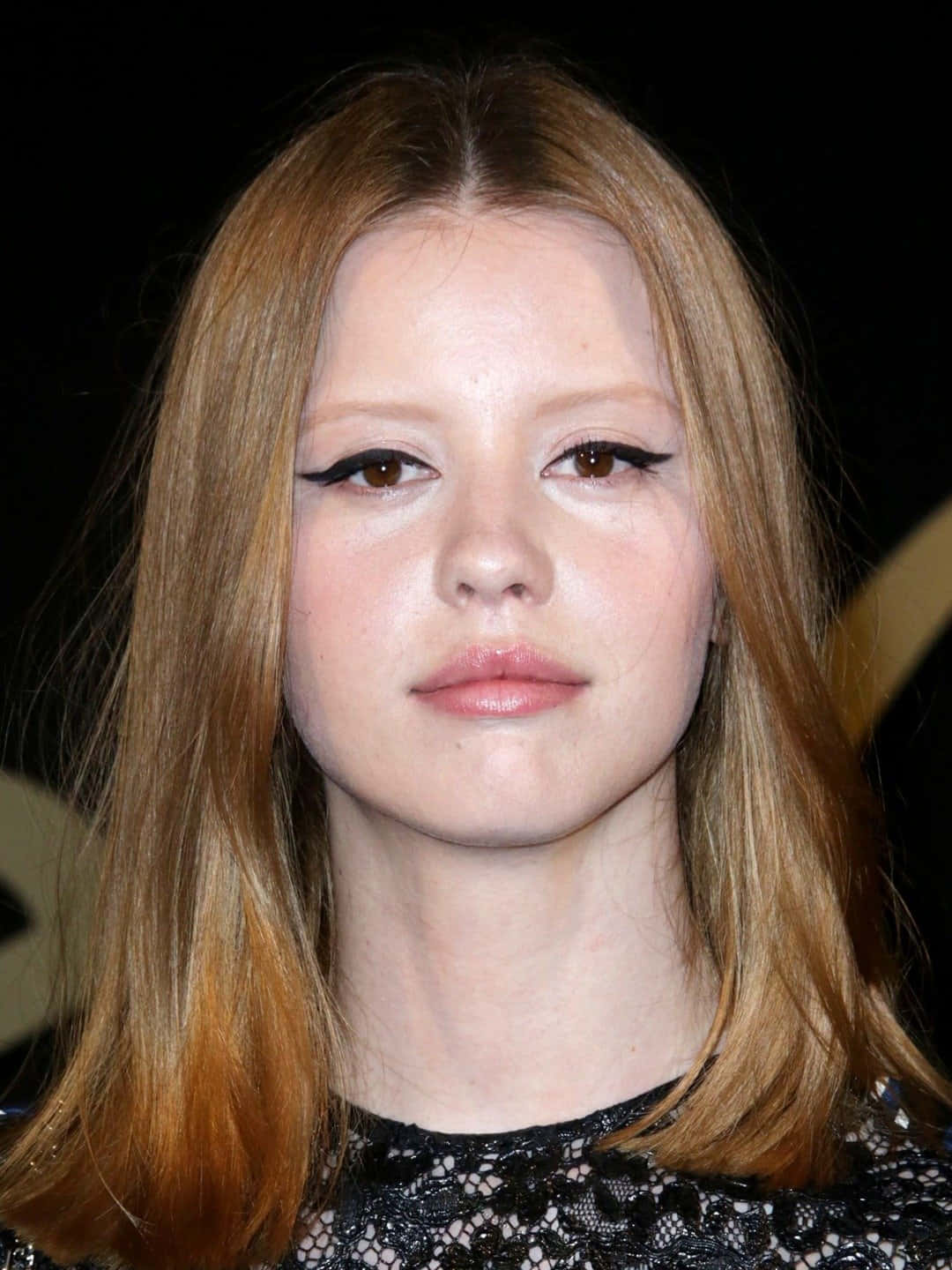 Mia Goth, auburn hair, bold black eyeliner, HD Phone Wallpaper
