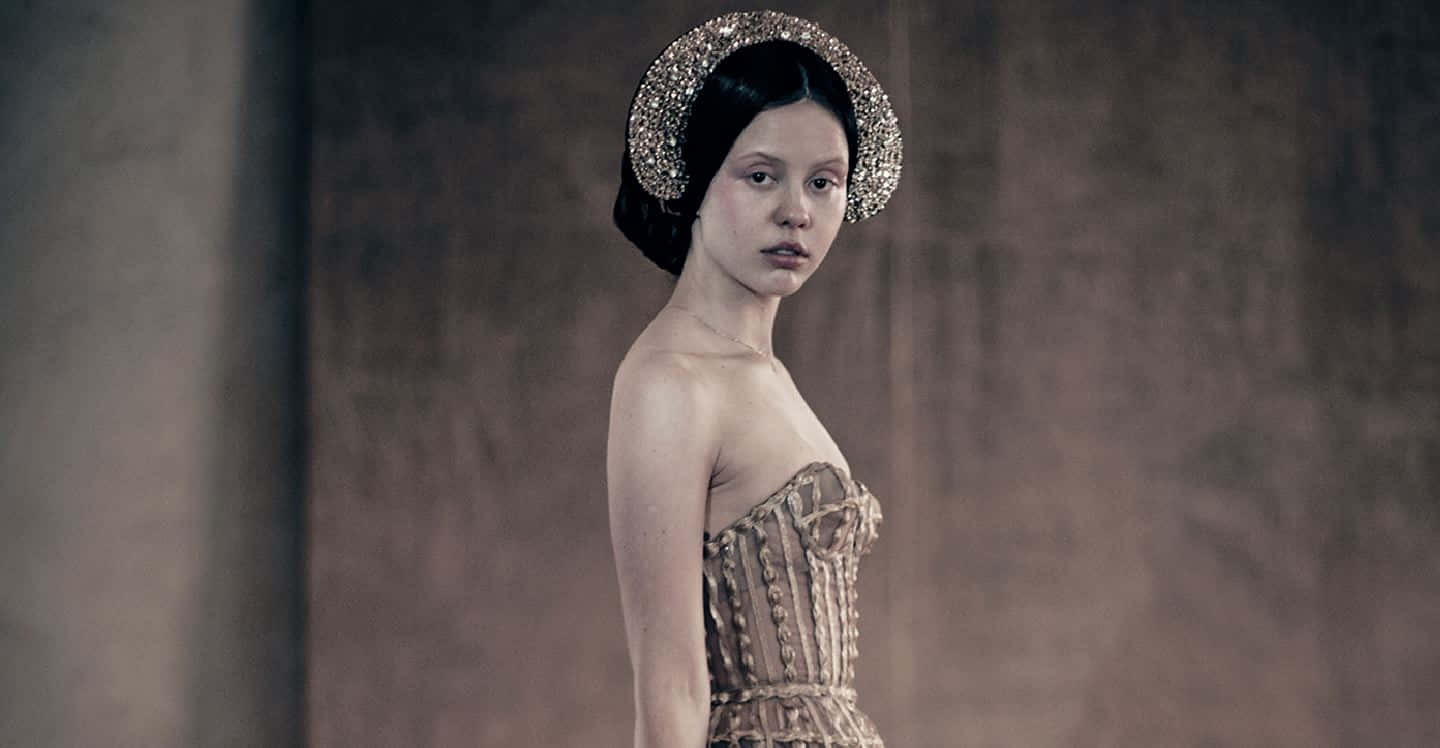 Mia Goth, vintage style, ornate historical attire, HD Desktop Wallpaper