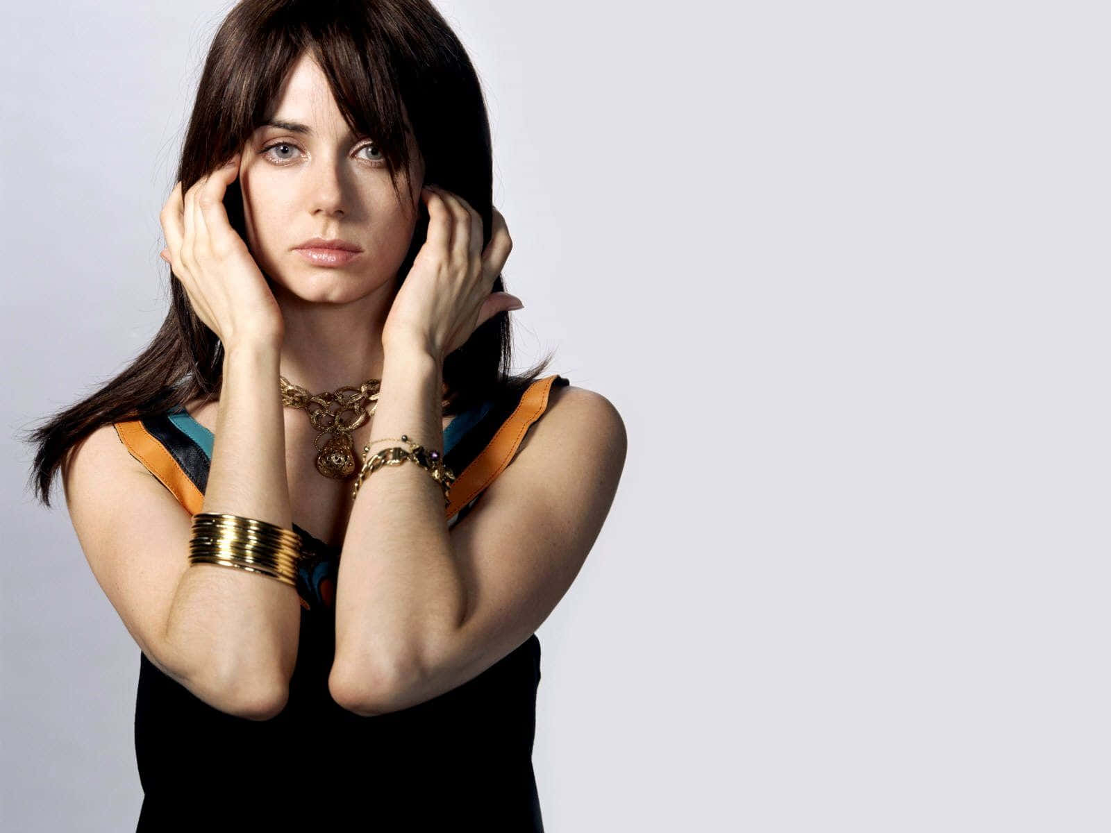 Mia Kirshner, dark hair, striking eyes, HD Desktop Wallpaper
