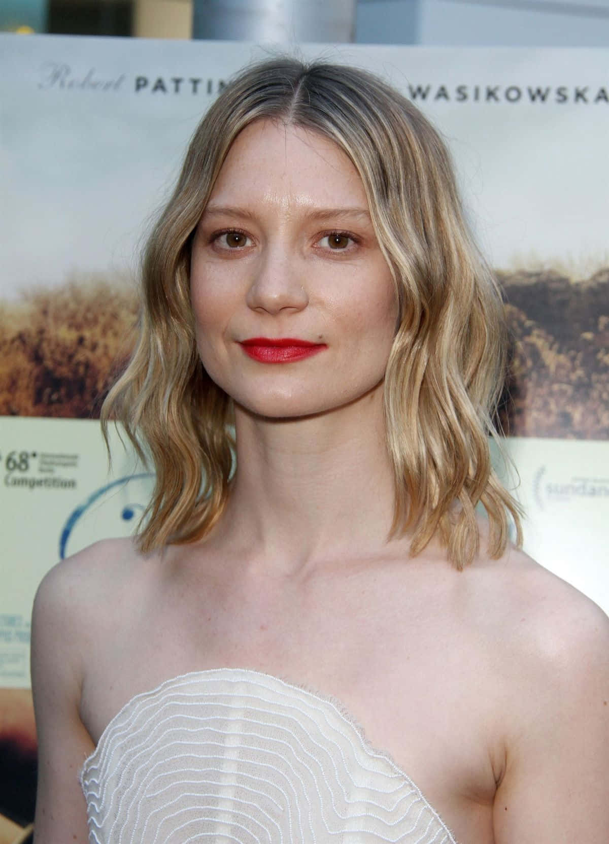 Mia Wasikowska, wavy blonde hair, red lipstick, HD Phone Wallpaper