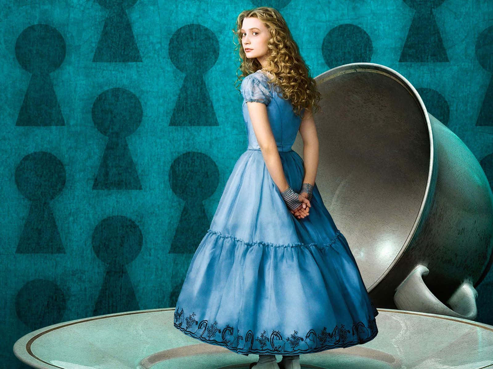 Mia Wasikowska, blue dress, giant teacup, HD Desktop Wallpaper