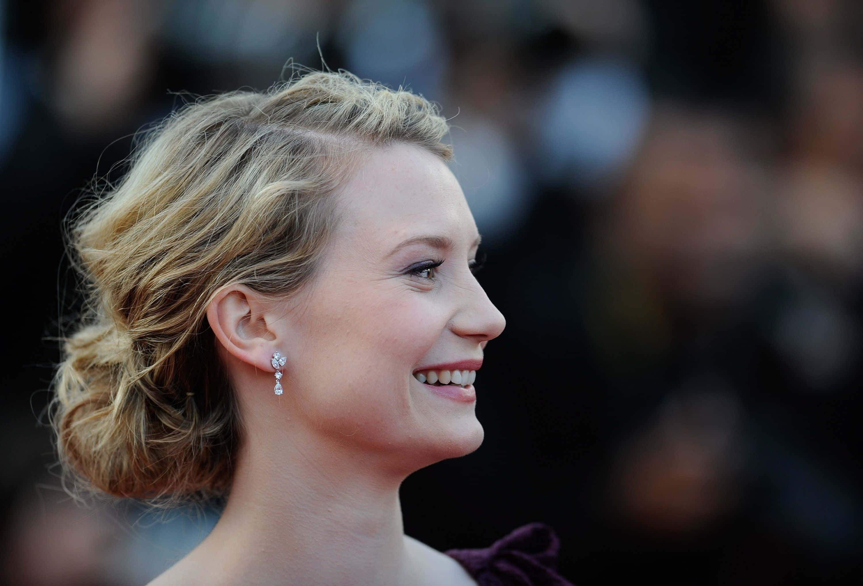 Mia Wasikowska, blonde hair, elegant updo, 2K Desktop Wallpaper