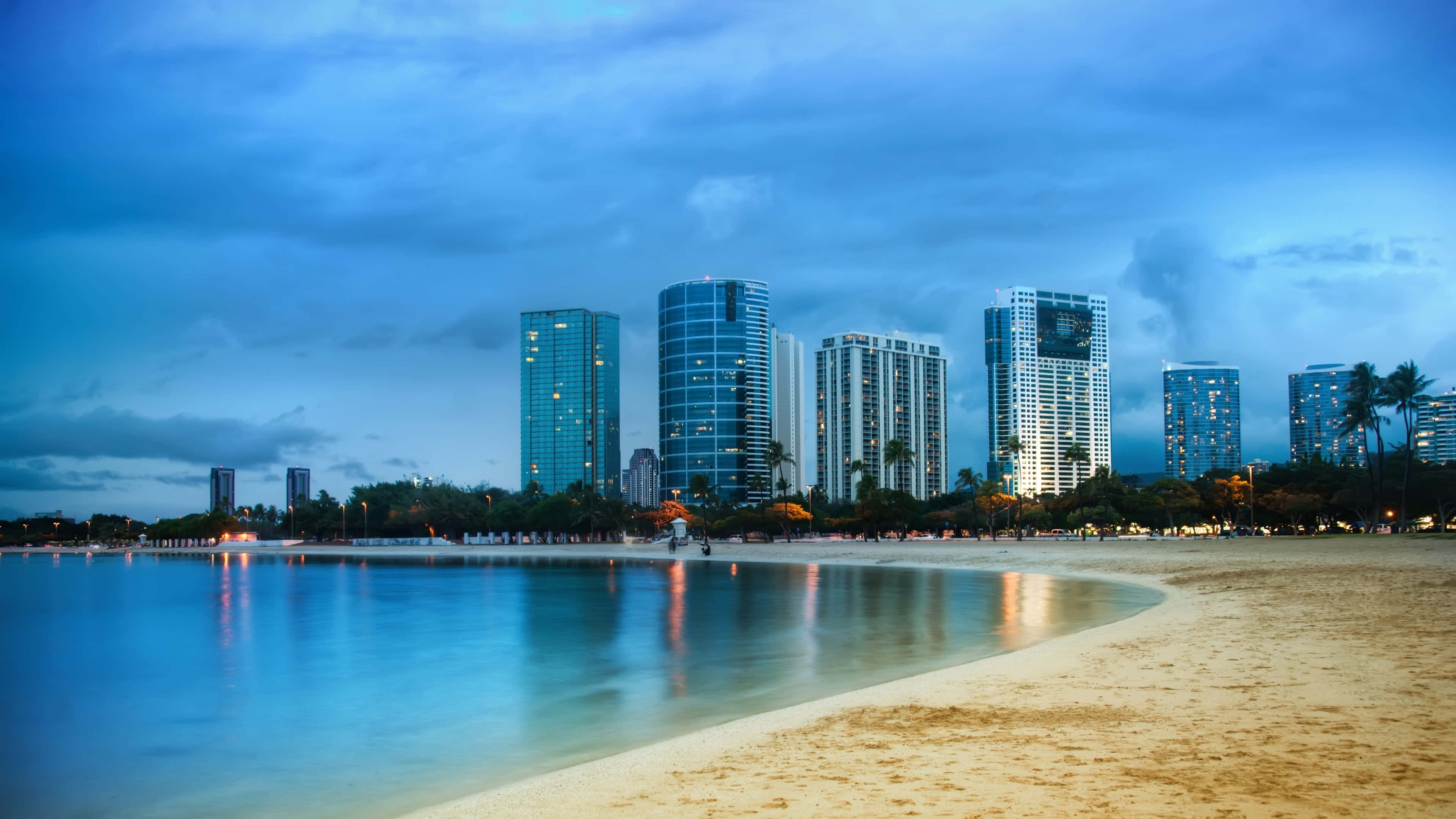 Miami, turquoise waters, towering skyscrapers, 4K Desktop Wallpaper