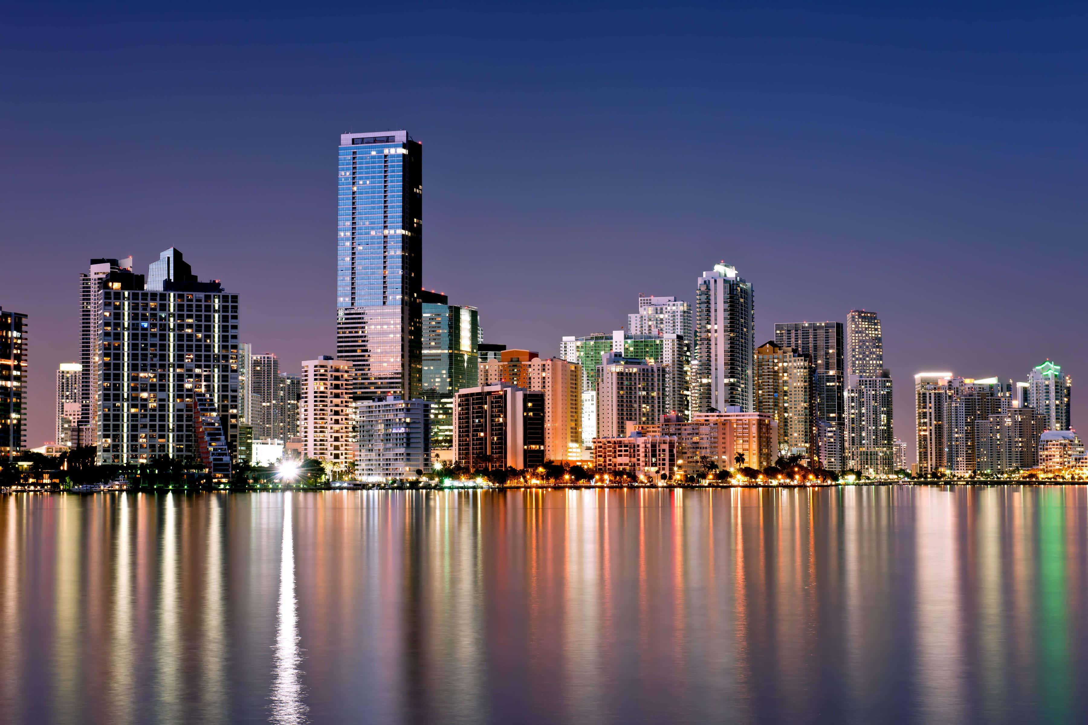 Miami, nighttime cityscape, skyscrapers, 2K Desktop Wallpaper
