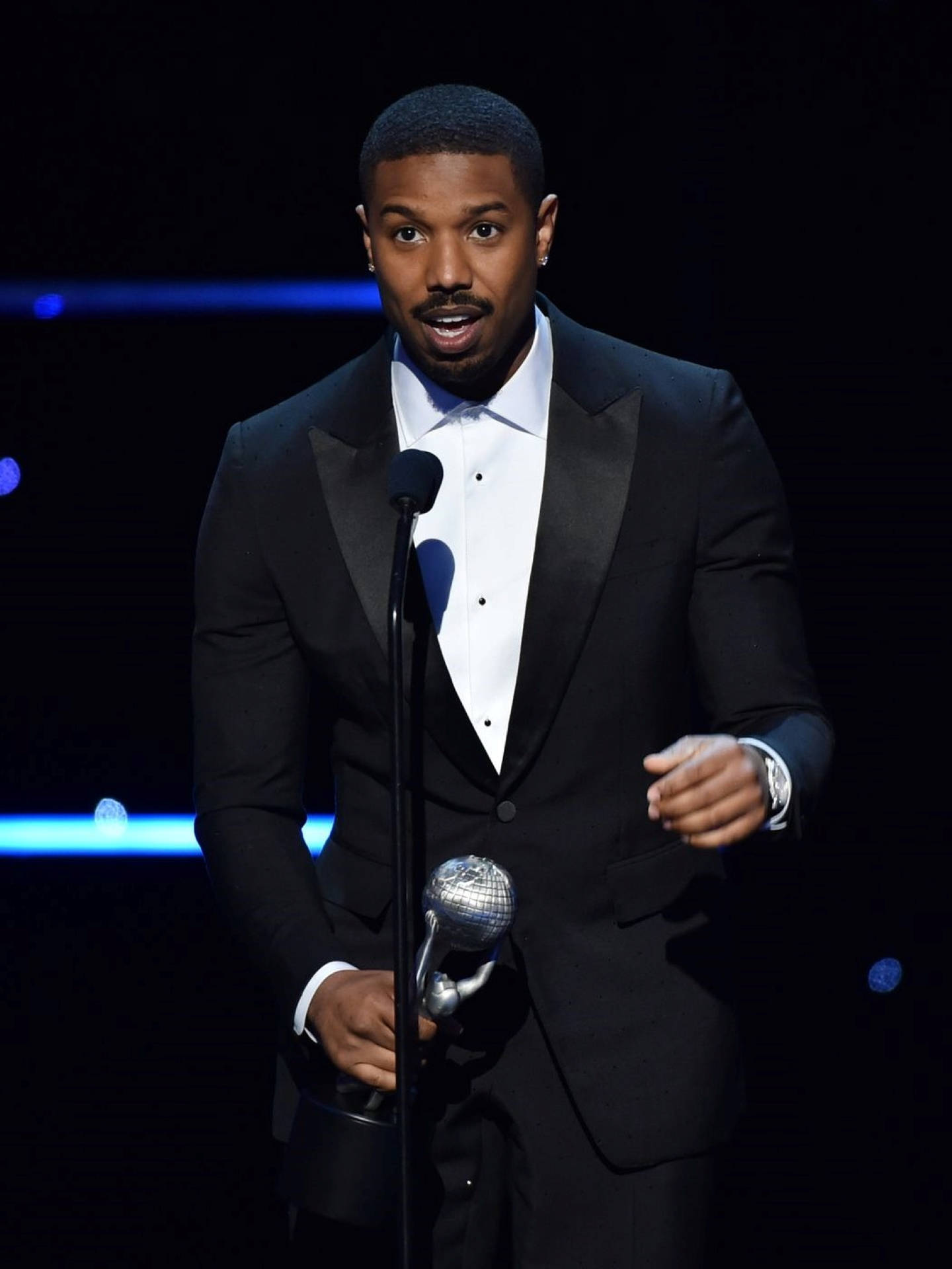 Michael B Jordan, black tuxedo, shiny award, Full HD Phone Wallpaper