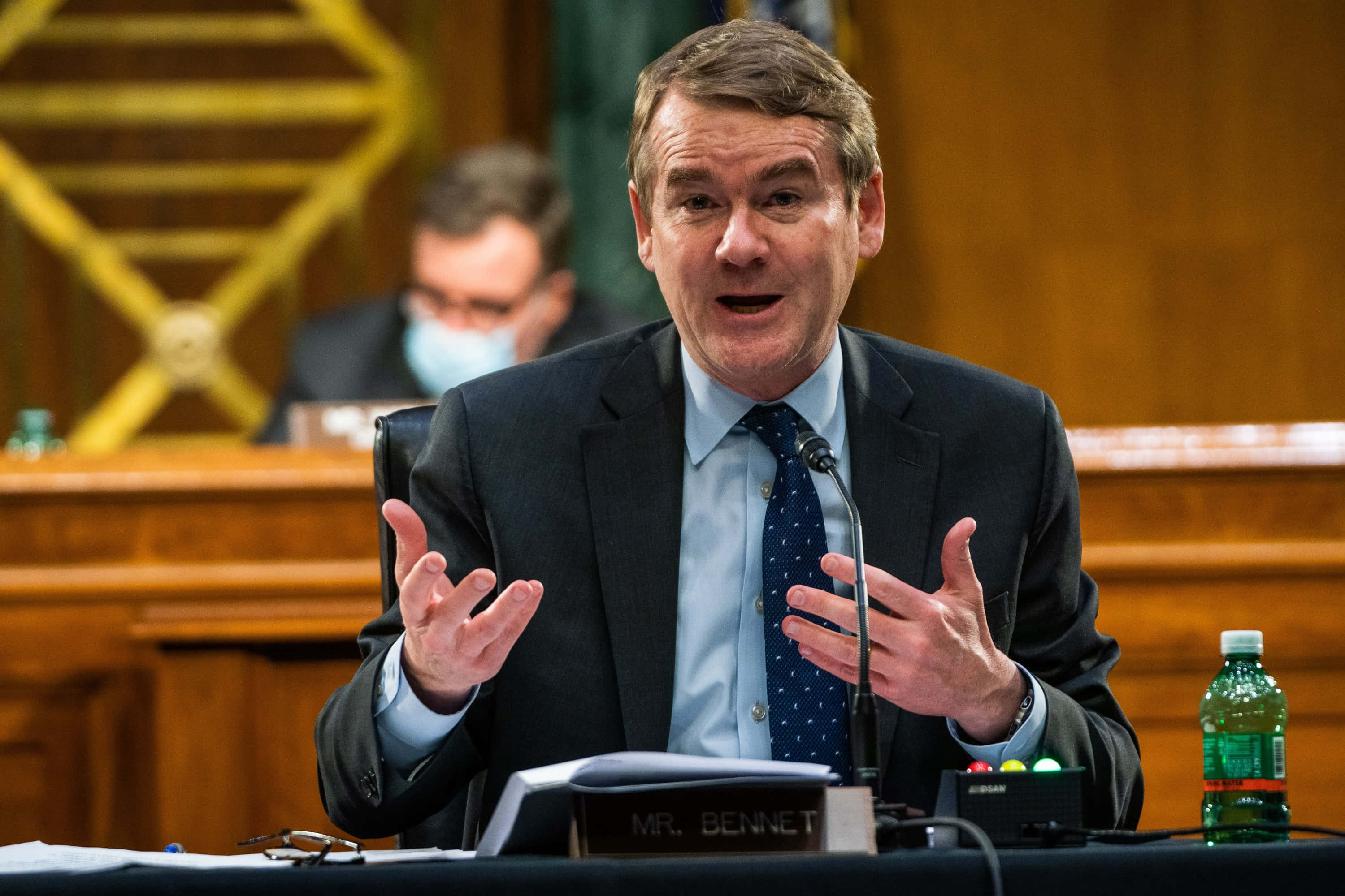 Michael Bennet, suit, microphone, 2K Desktop Wallpaper