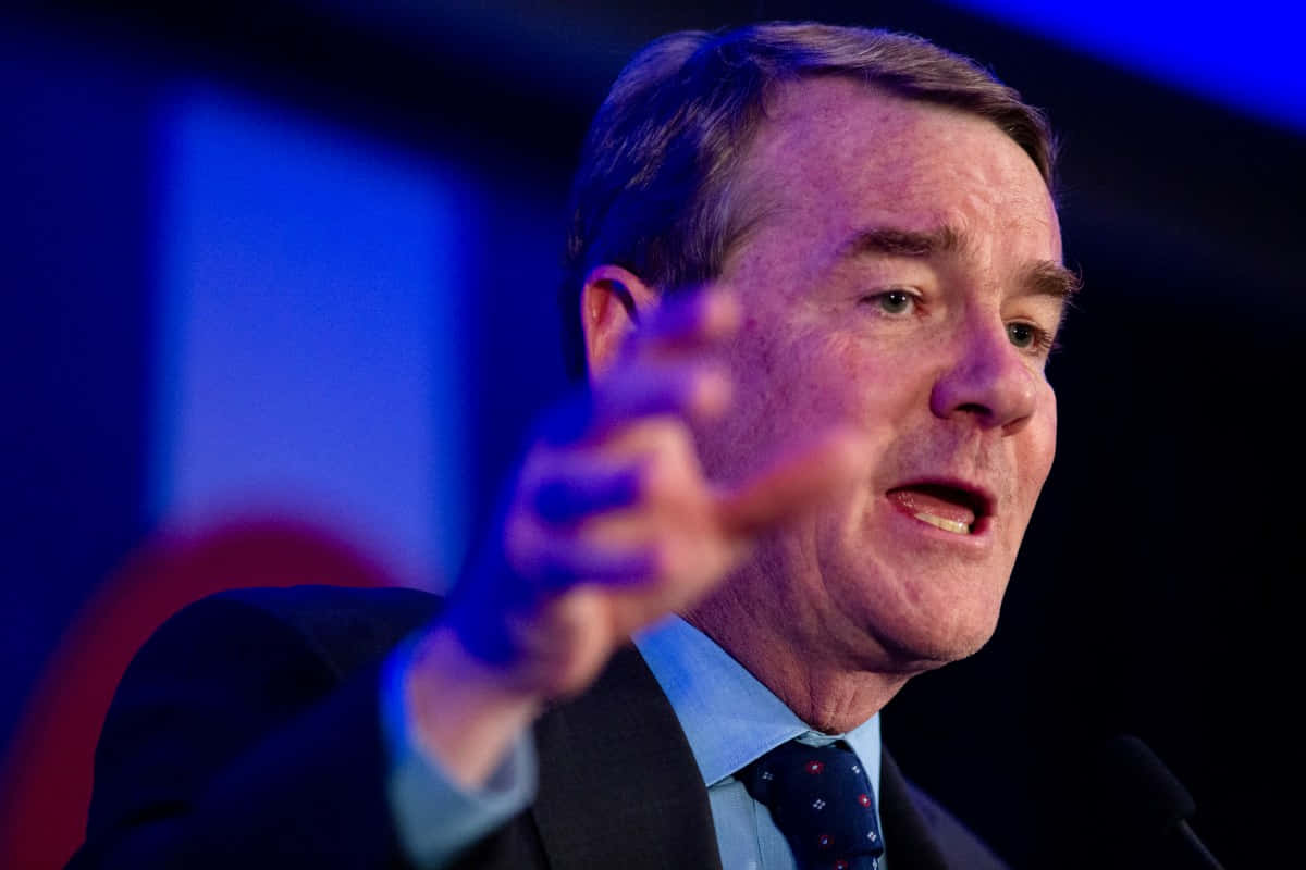 Michael Bennet, suit, speech, SD Desktop Wallpaper