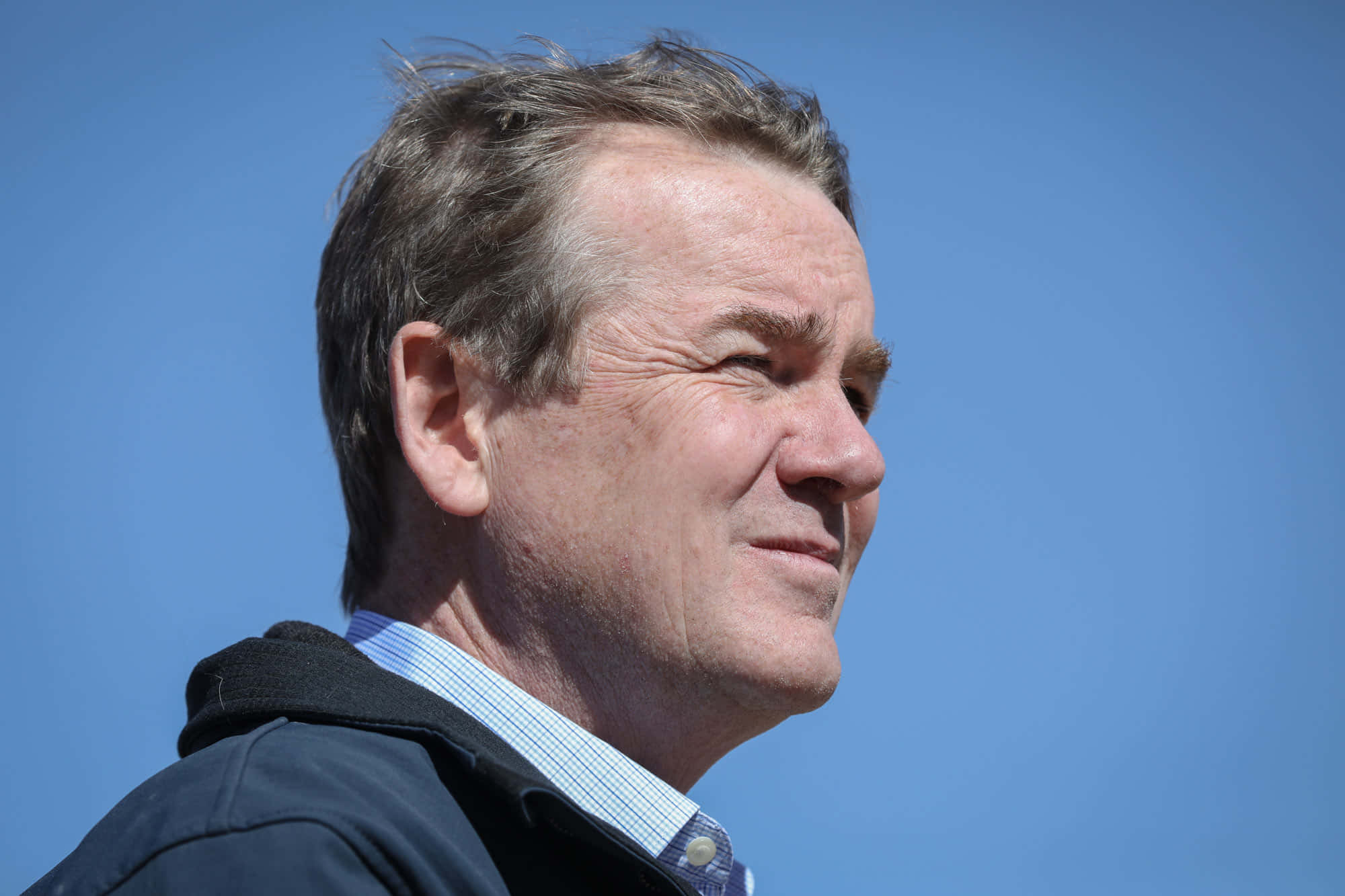 Michael Bennet, graying hair, clear blue sky, Full HD Desktop Wallpaper