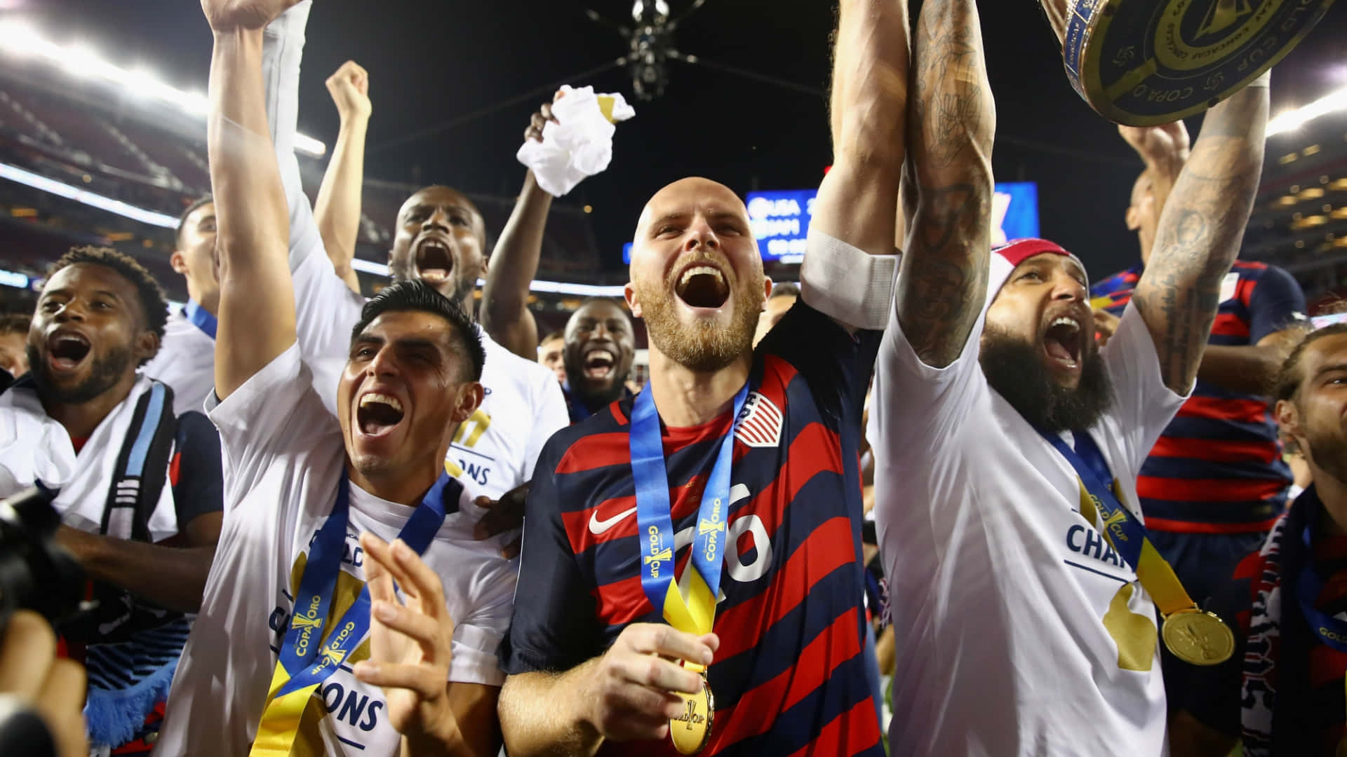 Michael Bradley, white and red striped jerseys, gold medals, Full HD Desktop Wallpaper