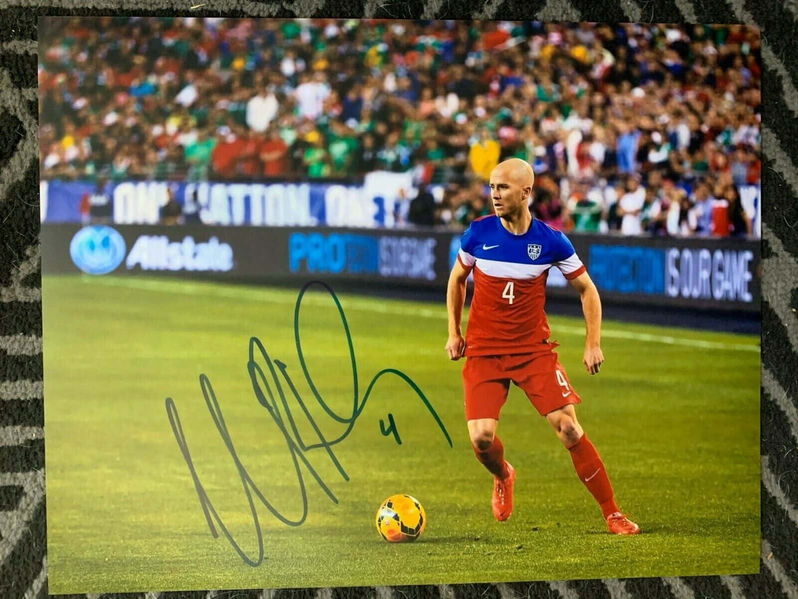Michael Bradley, red and blue jersey, number 4, HD Desktop Wallpaper