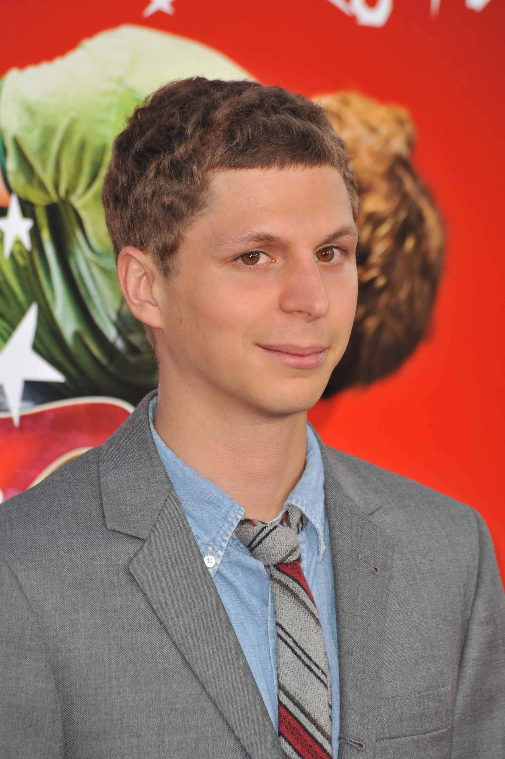 Michael Cera, gray suit, striped tie, 2K Phone Wallpaper
