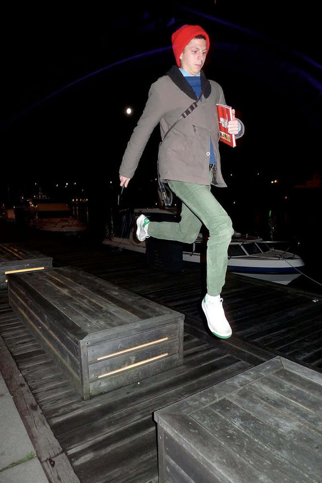 Michael Cera, red beanie, green pants, HD Phone Wallpaper