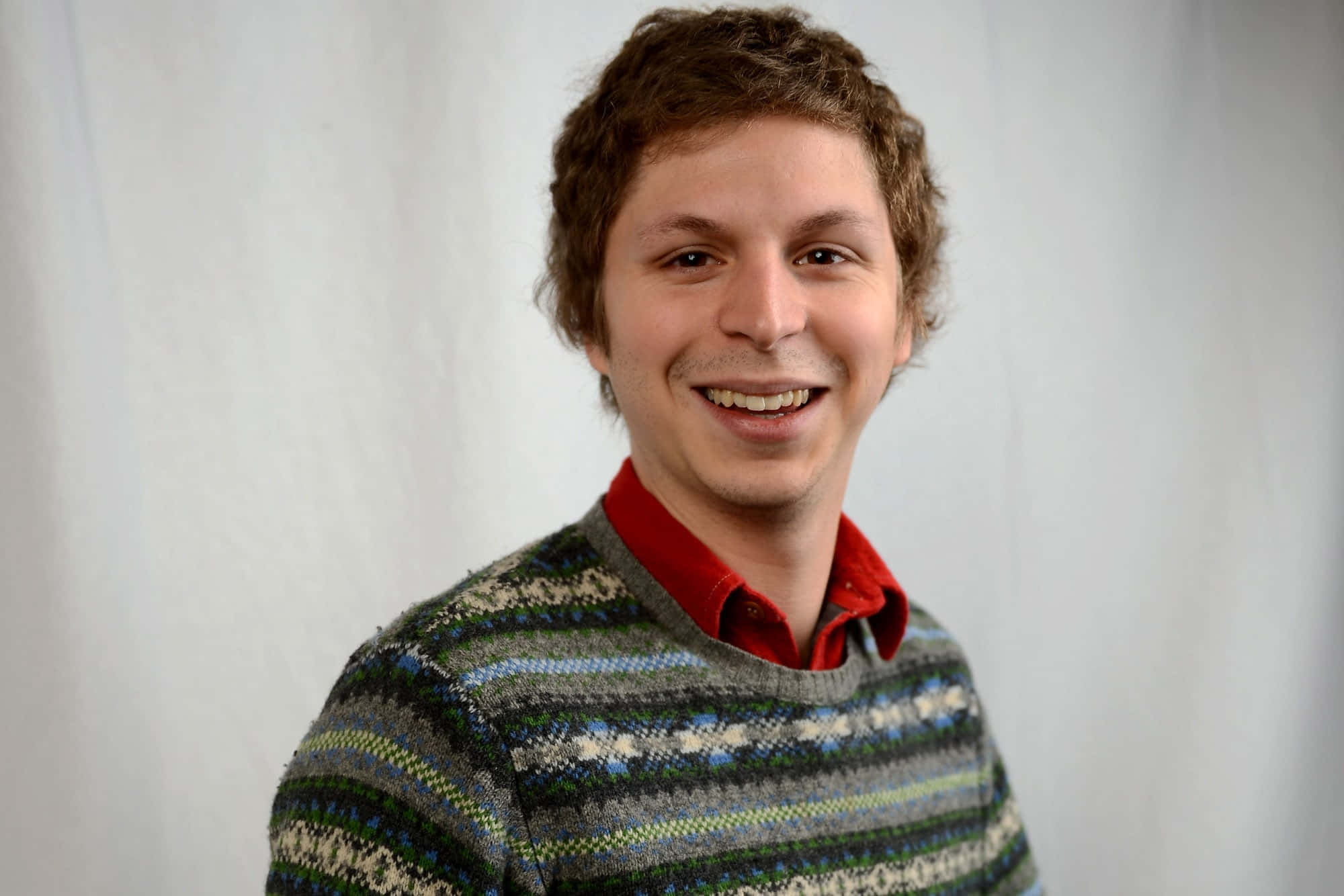 Michael Cera, curly brown hair, colorful patterned sweater, Full HD Desktop Wallpaper