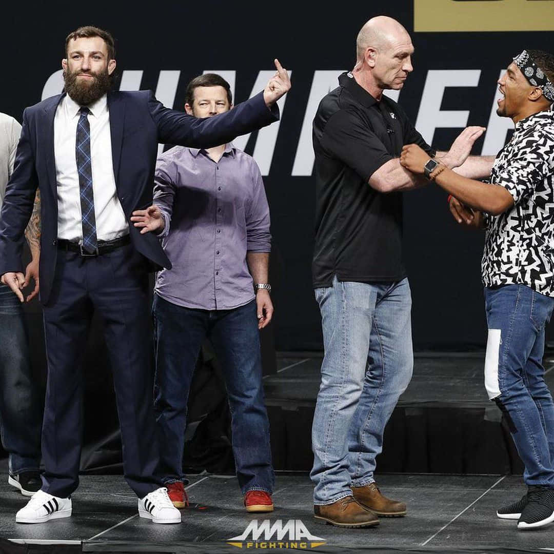 Michael Chiesa, middle finger hand sign, stage, SD Desktop Wallpaper