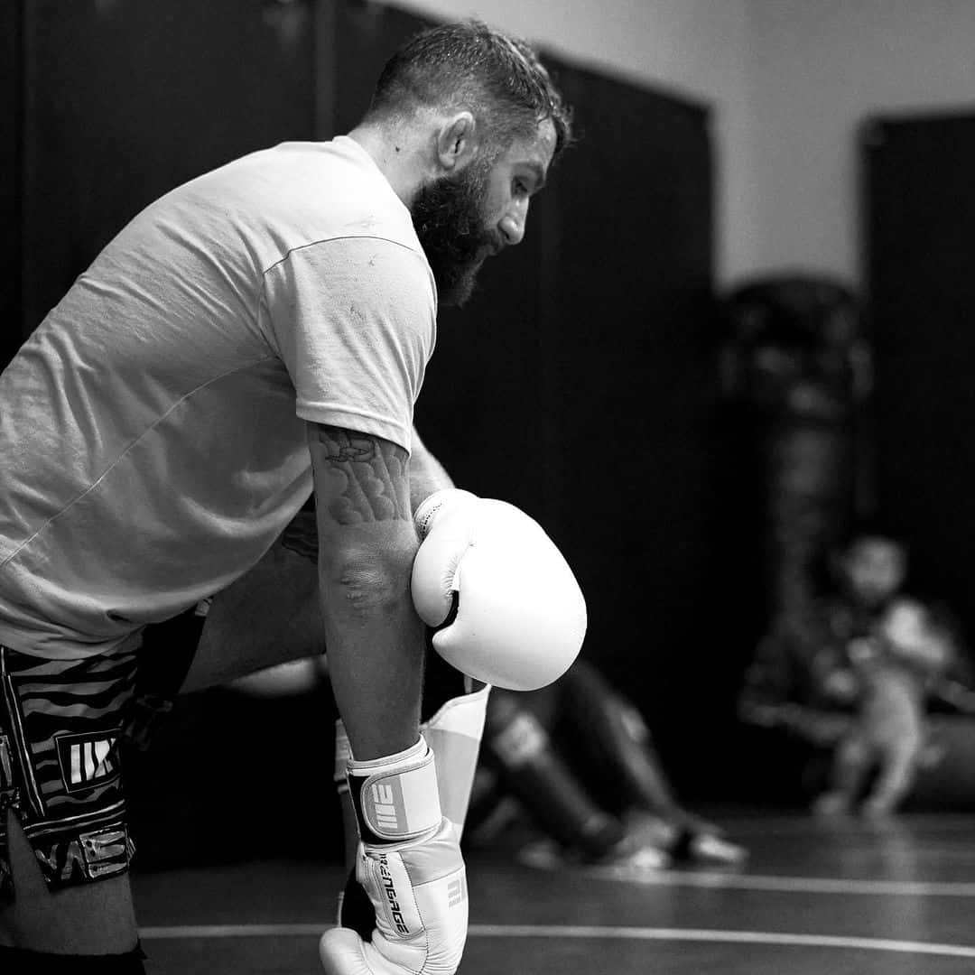 Michael Chiesa, white gloves, gym, SD Desktop Wallpaper