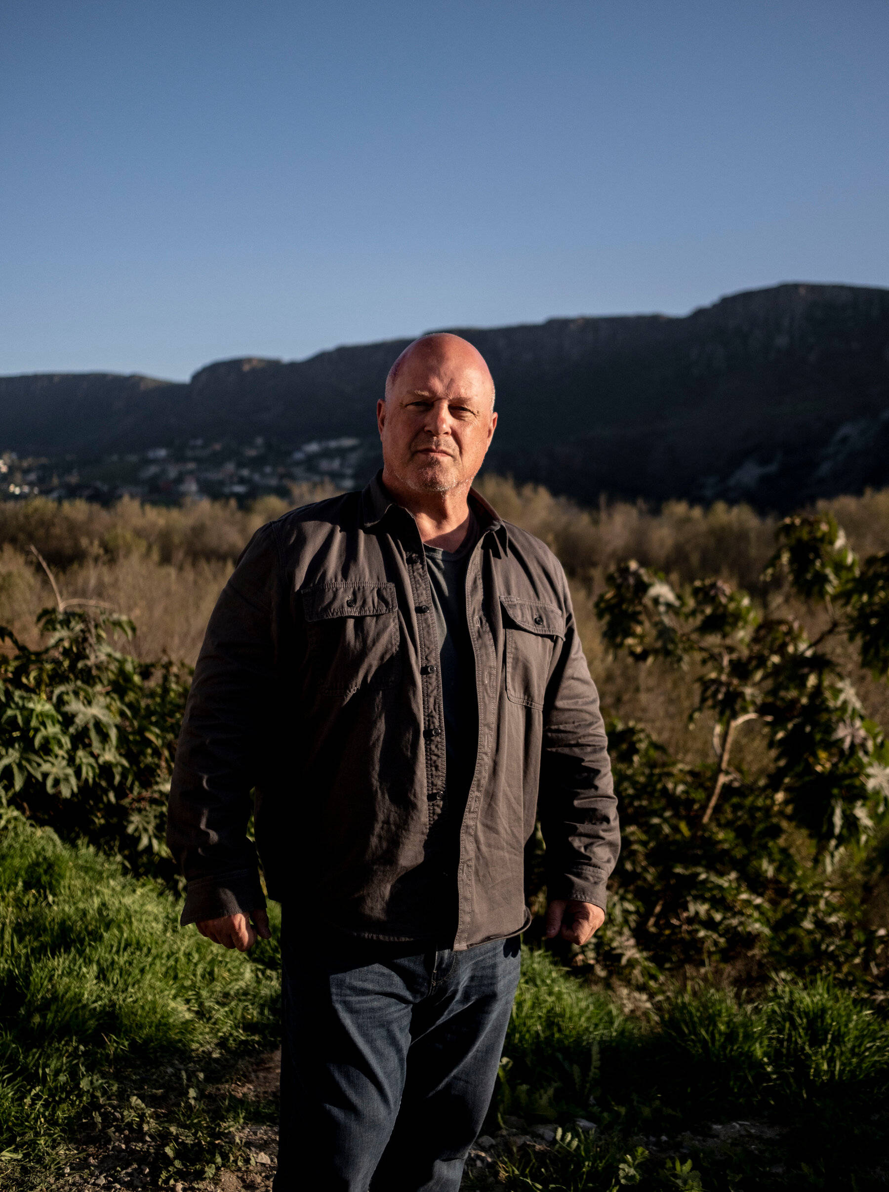 Michael Chiklis, American actor, dark jacket, Full HD Phone Wallpaper