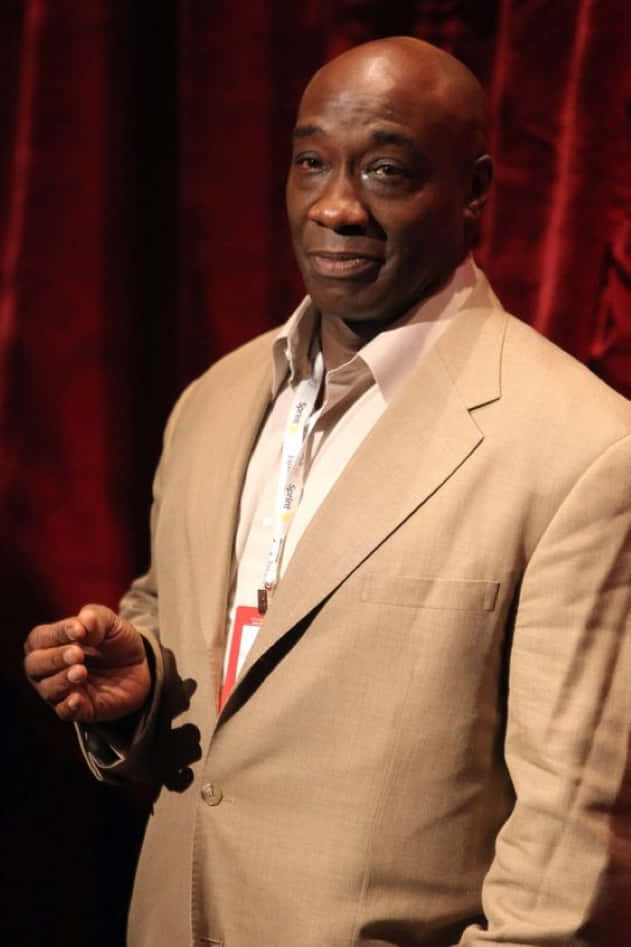 Michael Clarke Duncan, beige suit, deep red curtain, SD Phone Wallpaper