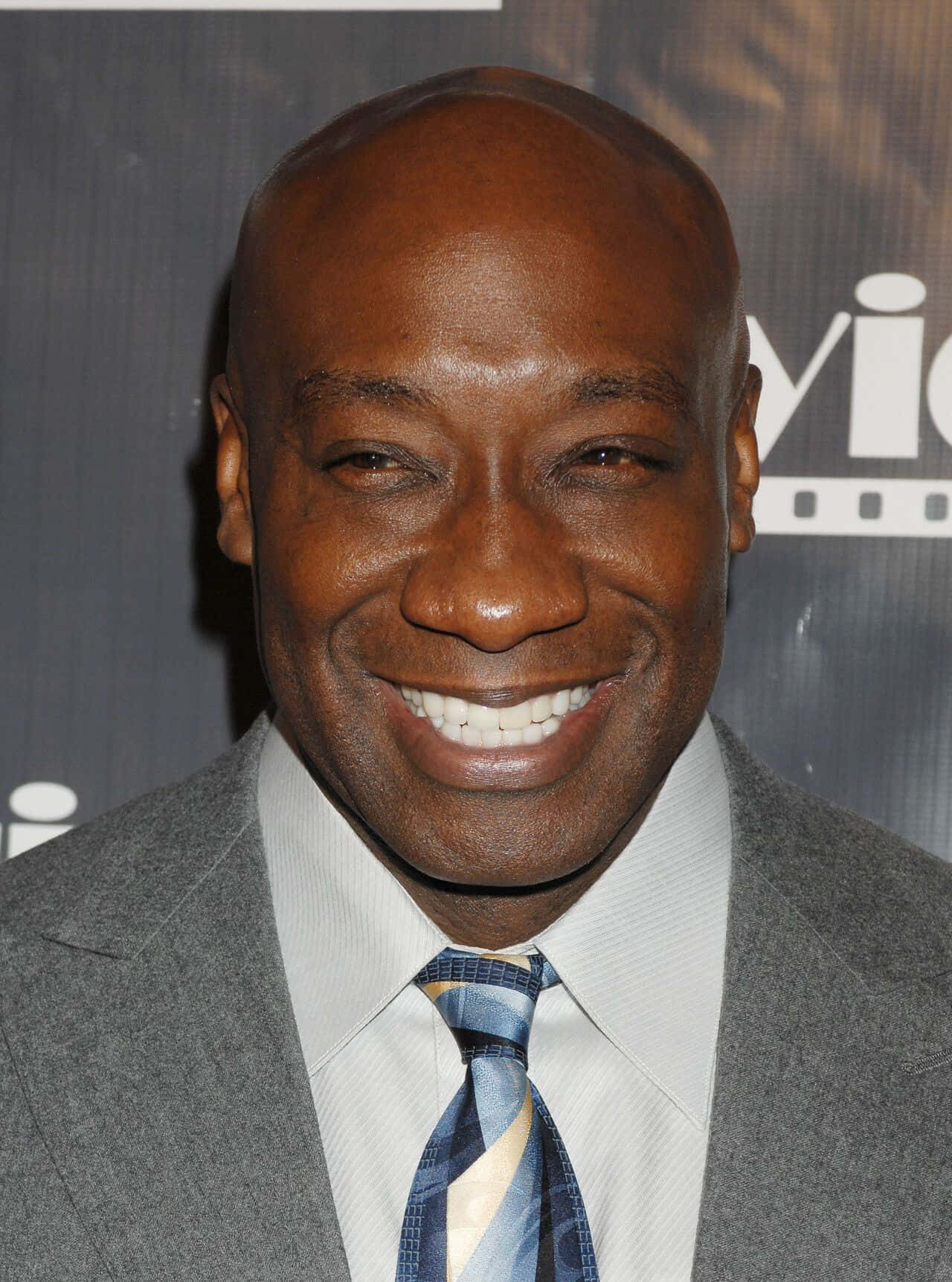 Michael Clarke Duncan, bald Black man, gray suit, HD Phone Wallpaper
