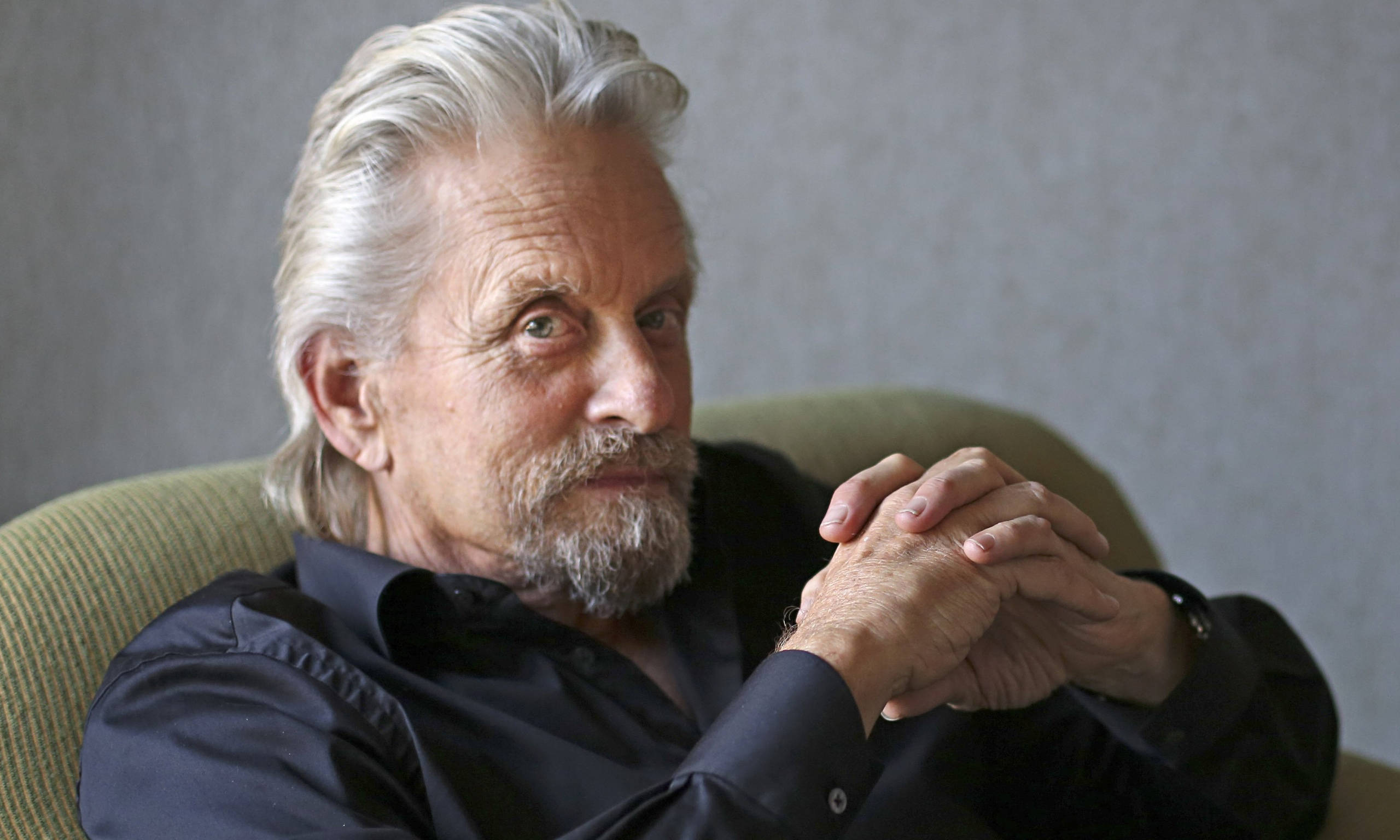 Michael Douglas, white hair, beard, 2K Desktop Wallpaper