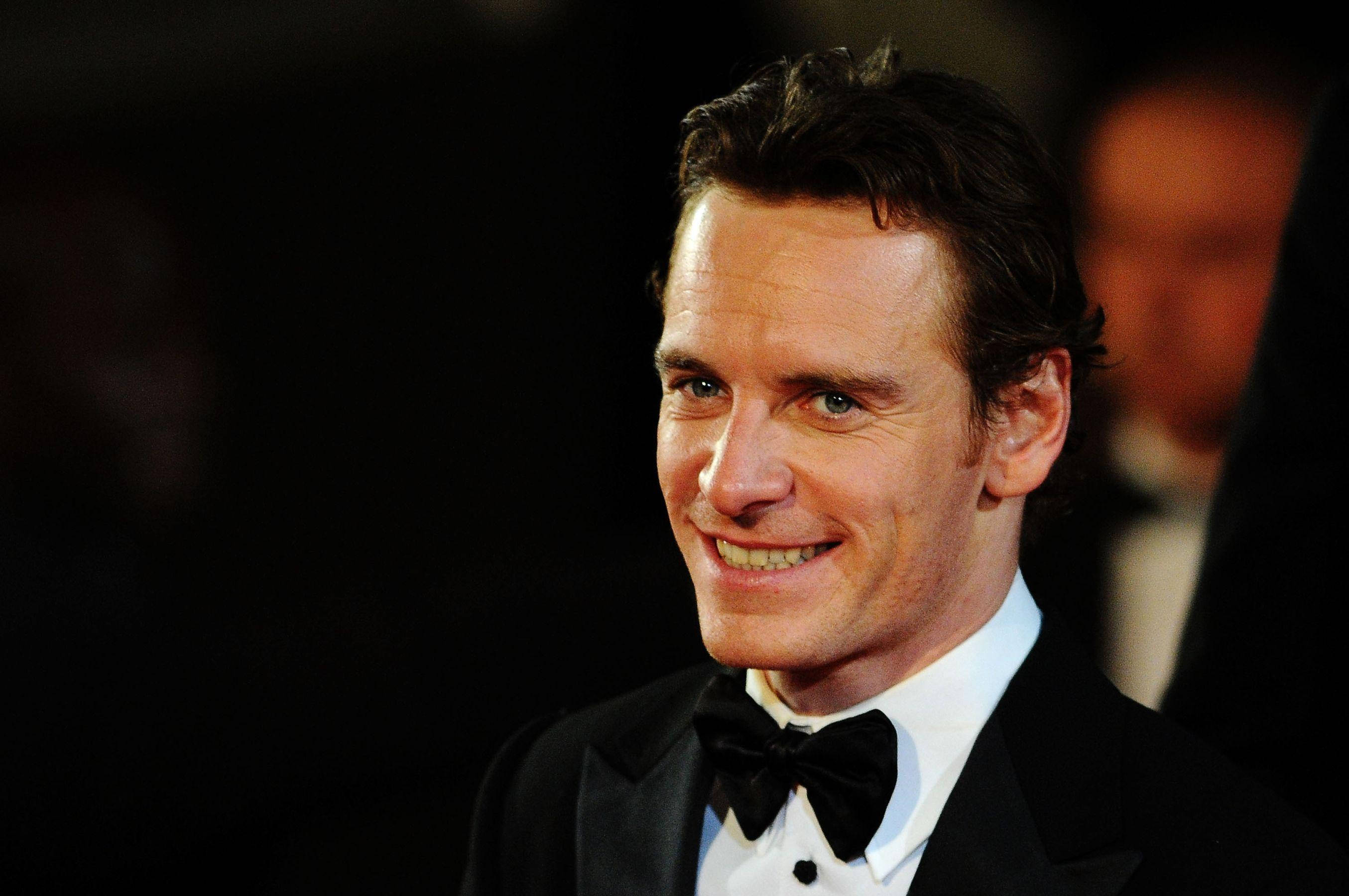 Michael Fassbender, black tuxedo, bow tie, 2K Desktop Wallpaper