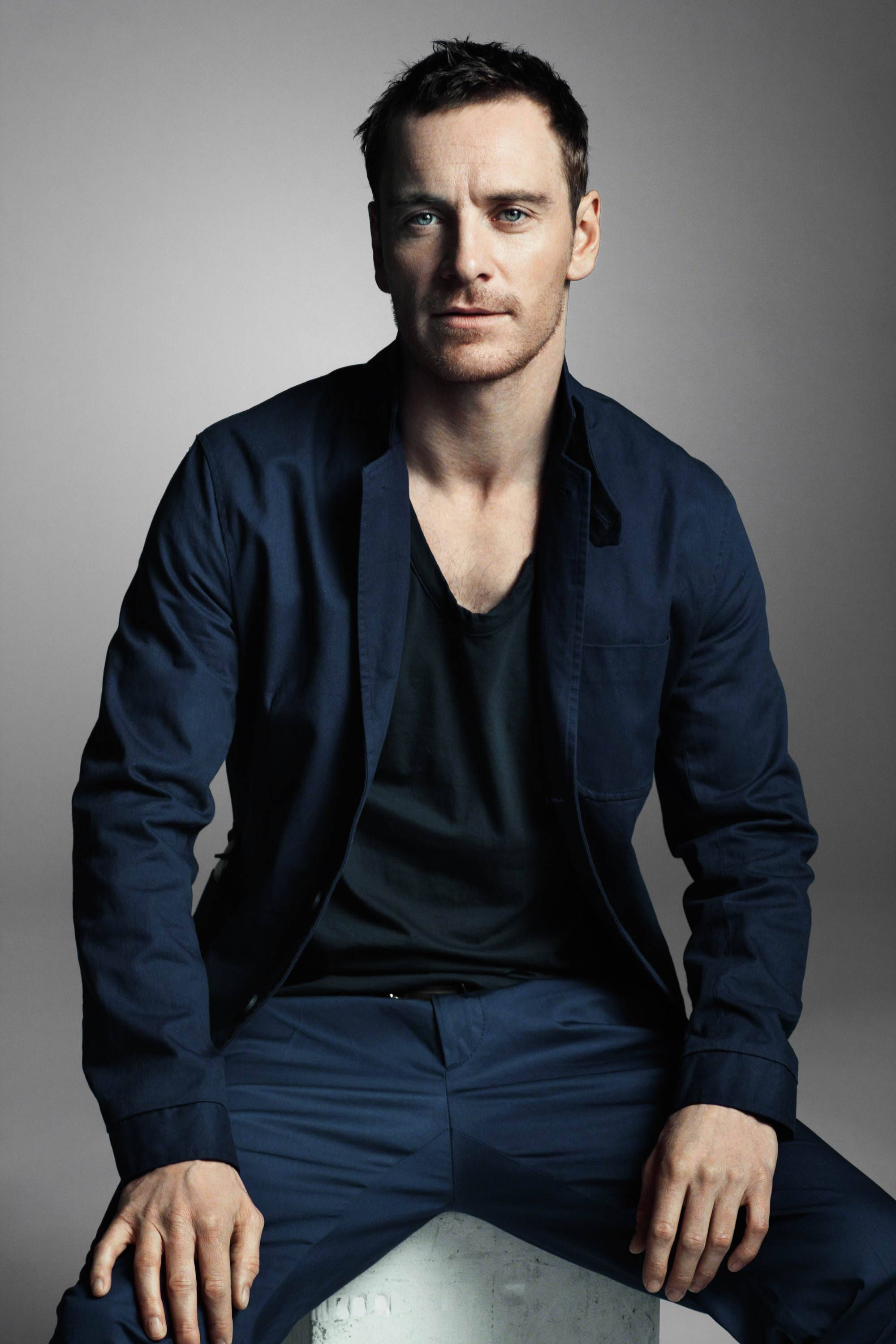 Michael Fassbender, intense blue eyes, dark blue suit, 2K Phone Wallpaper