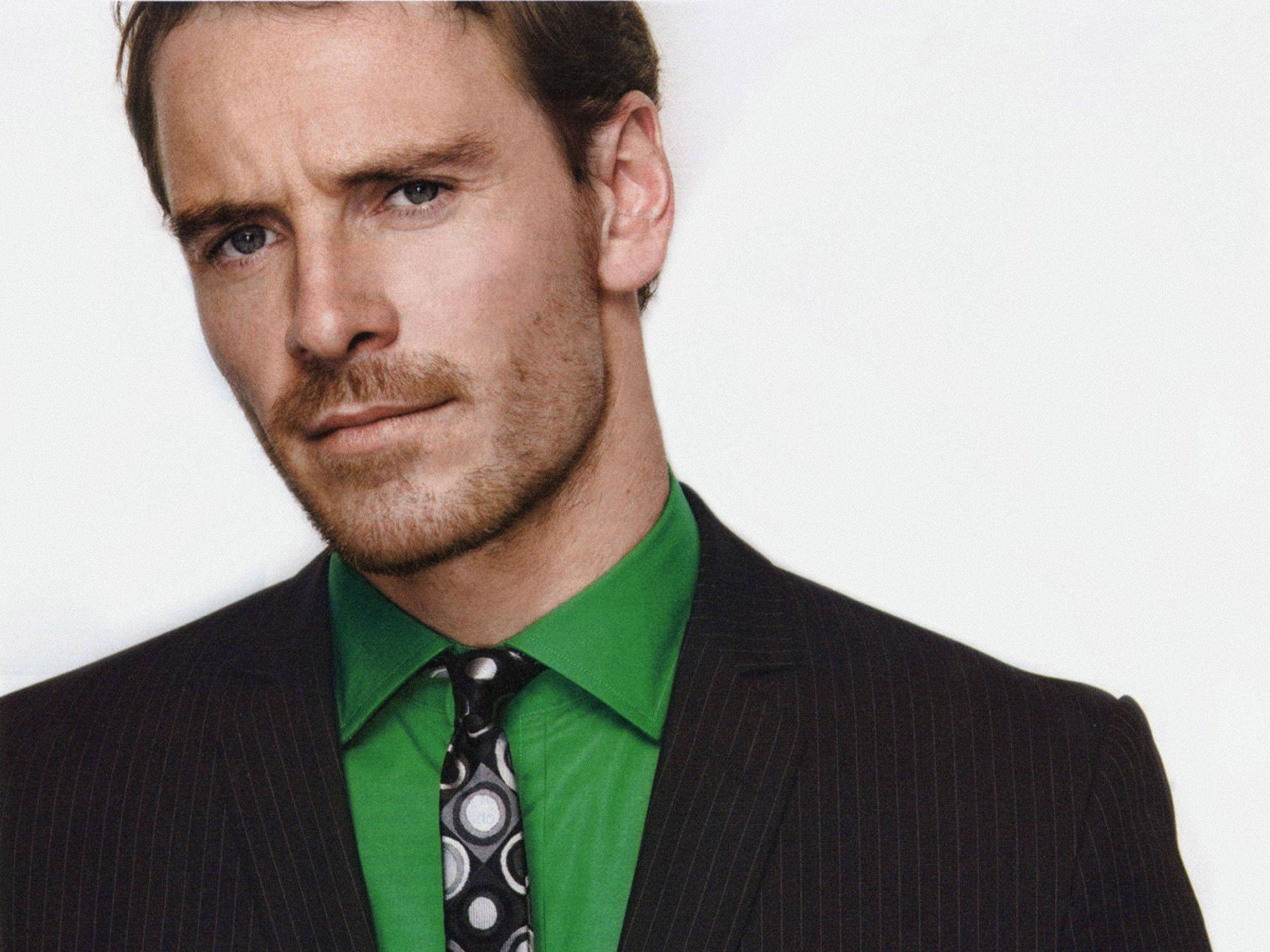 Michael Fassbender, green, dark pinstripe suit, 2K Desktop Wallpaper