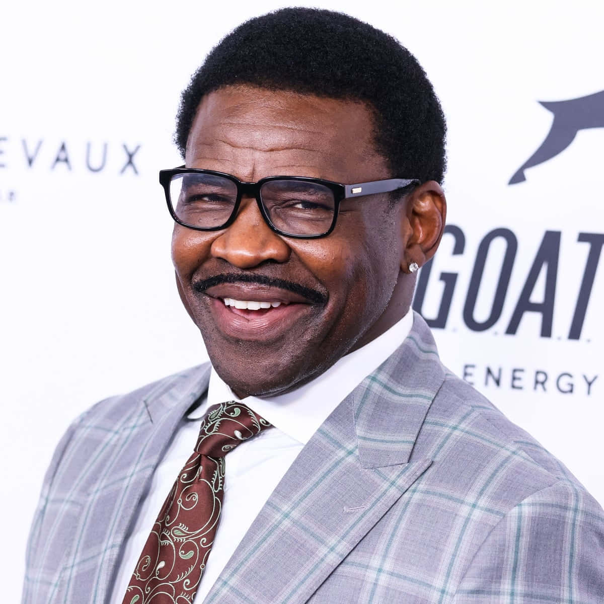 Michael Irvin, plaid suit, patterned tie, SD Desktop Wallpaper