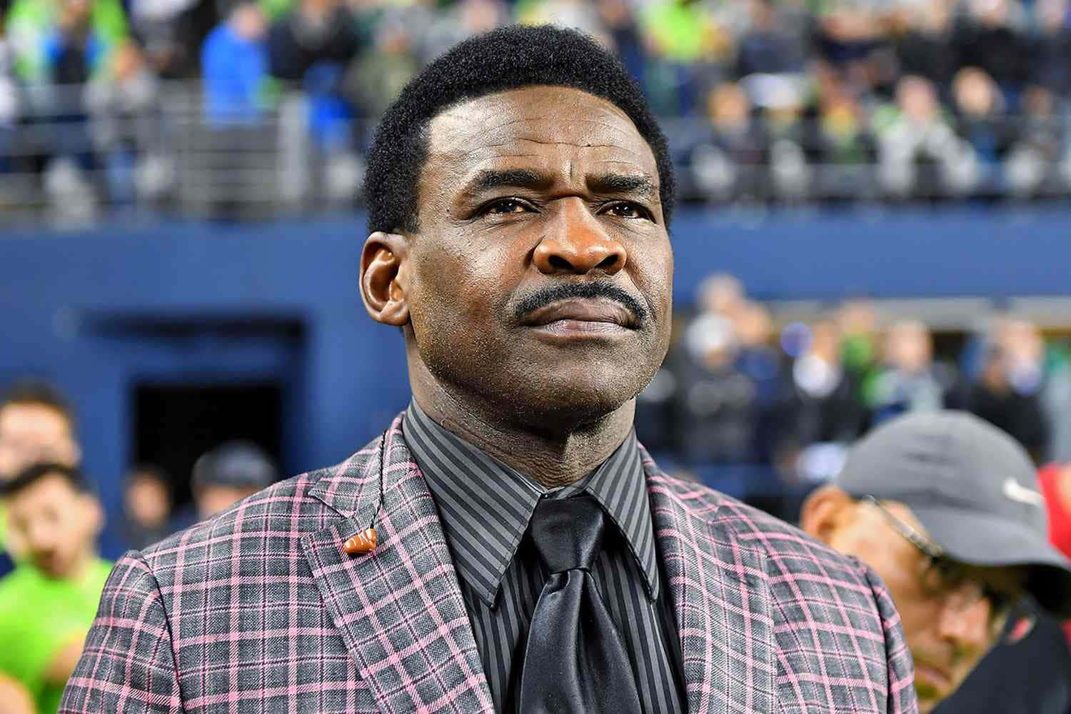 Michael Irvin, pink and gray plaid suit, stadium, HD Desktop Wallpaper