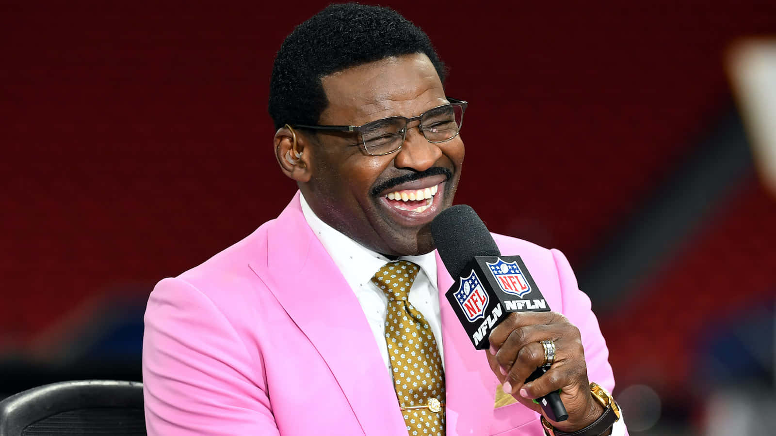 Michael Irvin, bright pink suit, NFL microphone, HD Desktop Wallpaper
