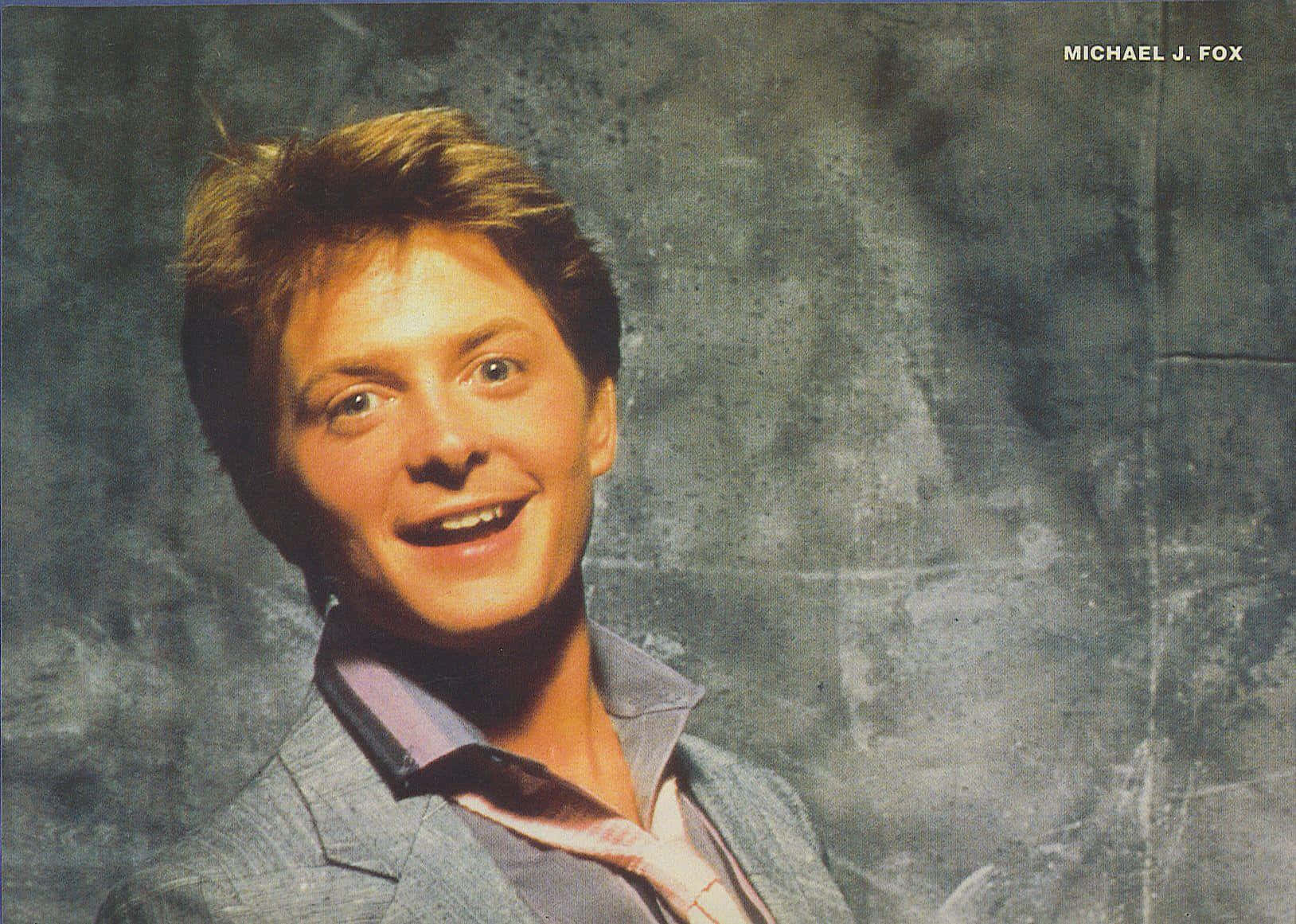 Michael J Fox, light gray suit, open collar shirt, HD Desktop Wallpaper