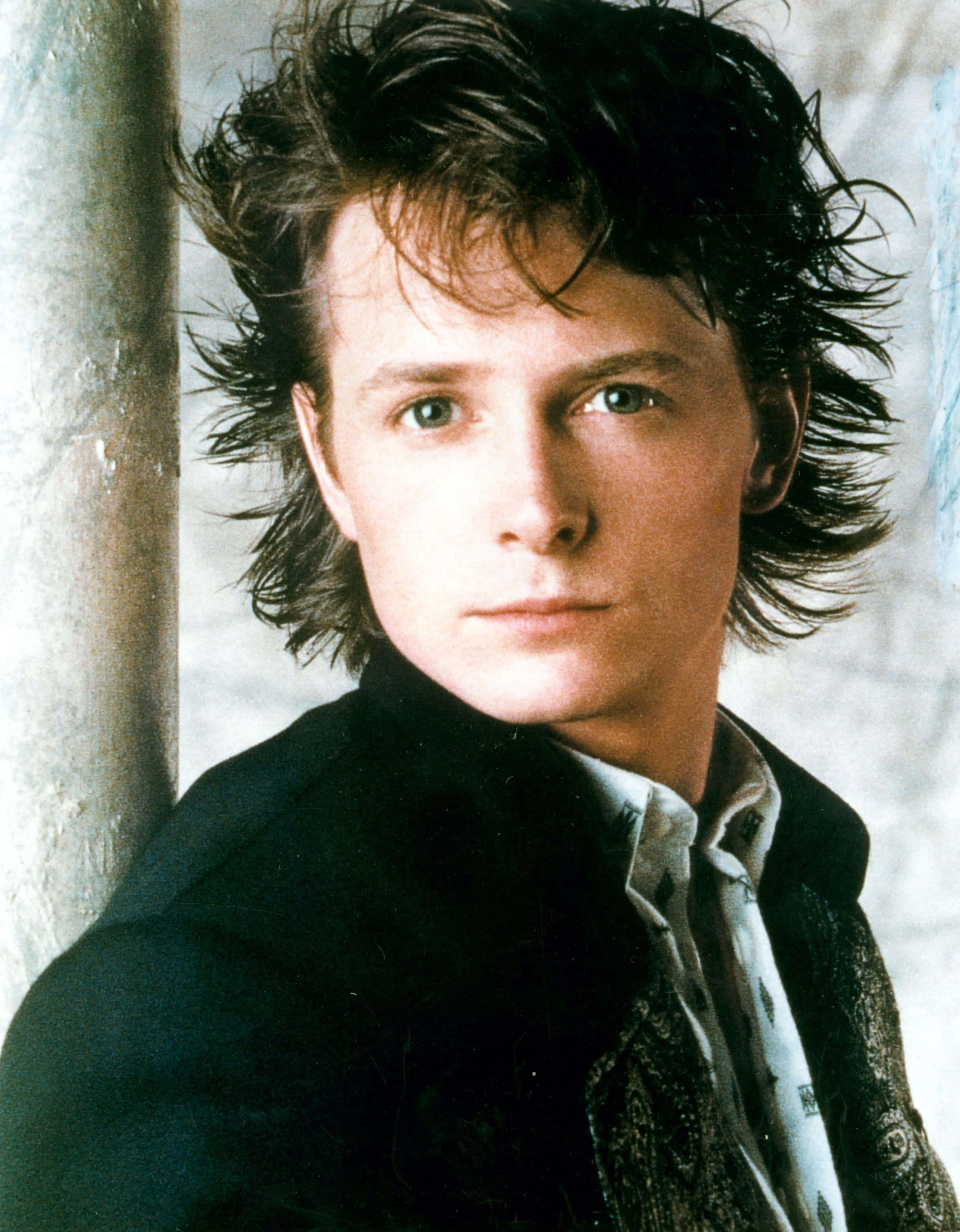 Michael J Fox, dark jacket, patterned shirt, 2K Phone Wallpaper